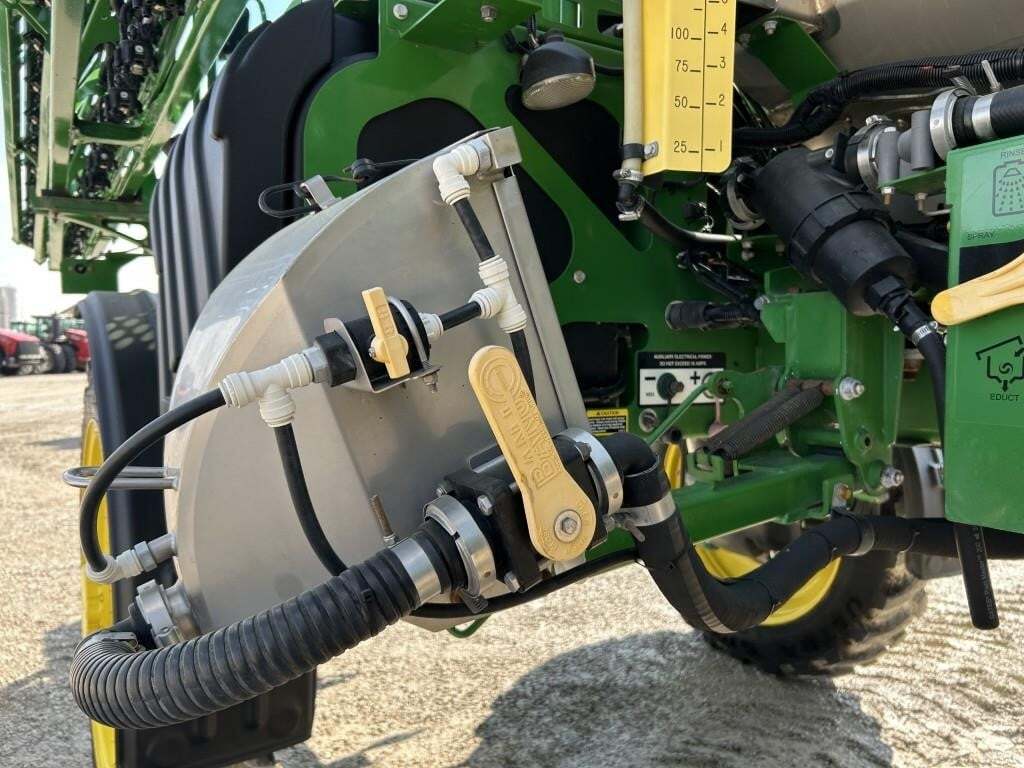 2017 John Deere R4038 Self-Propelled Sprayer