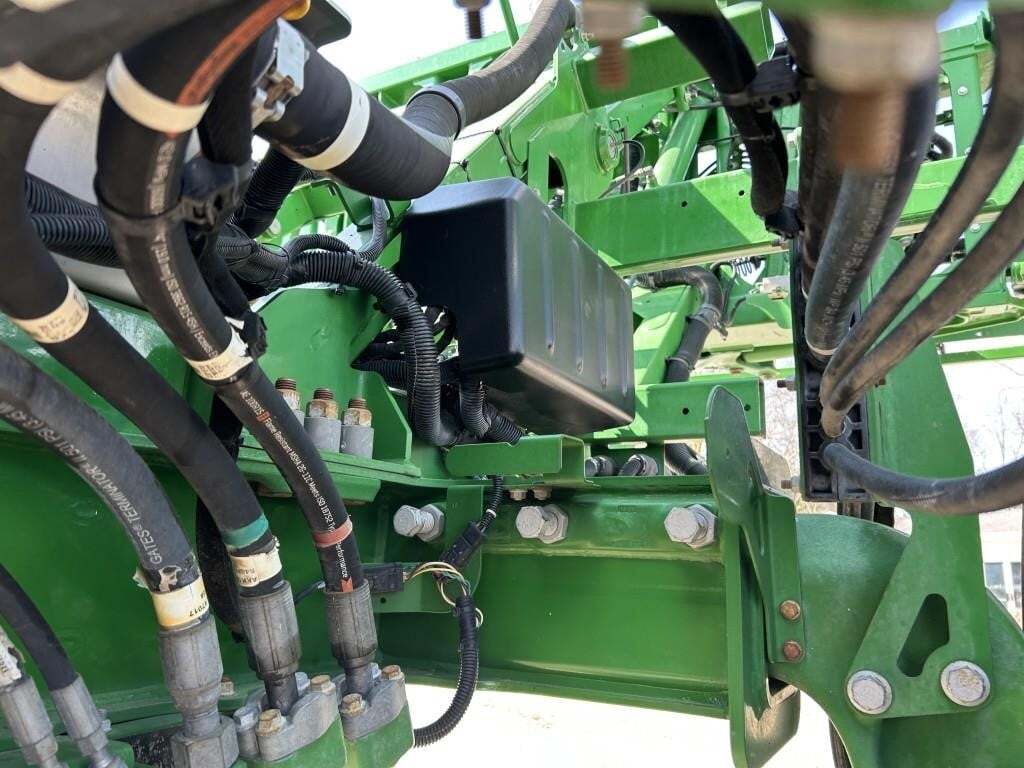 2017 John Deere R4038 Self-Propelled Sprayer