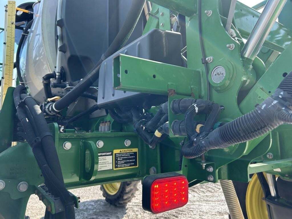2017 John Deere R4038 Self-Propelled Sprayer