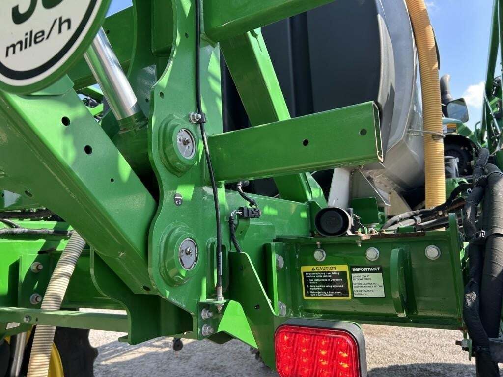 2017 John Deere R4038 Self-Propelled Sprayer