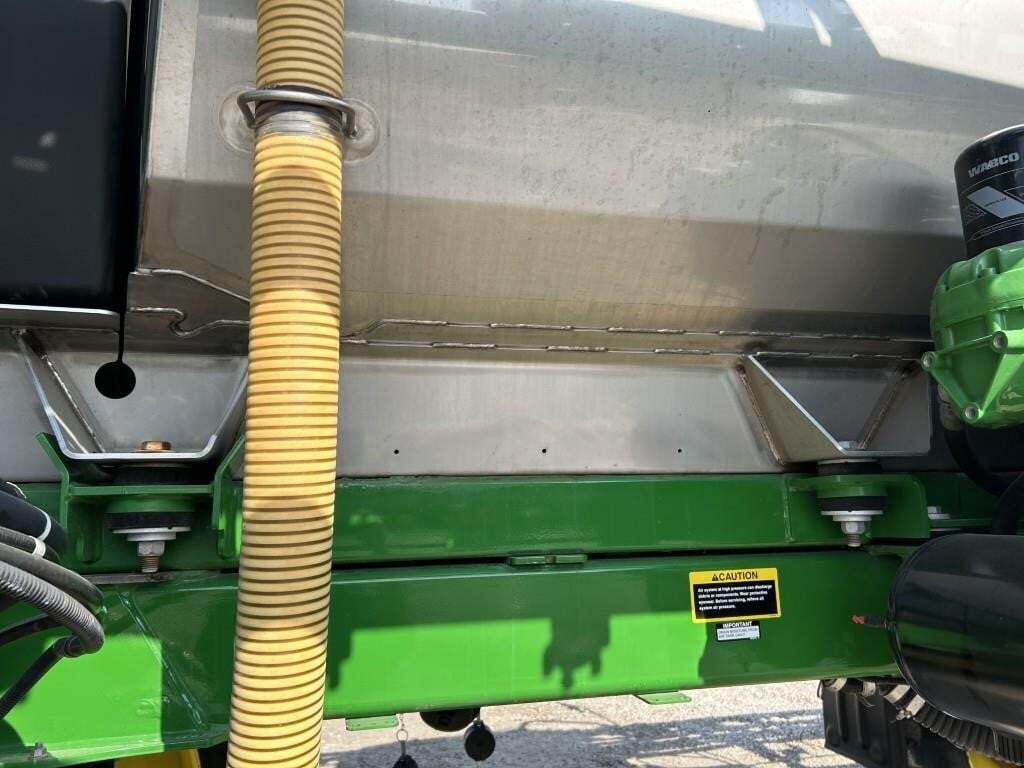 2017 John Deere R4038 Self-Propelled Sprayer