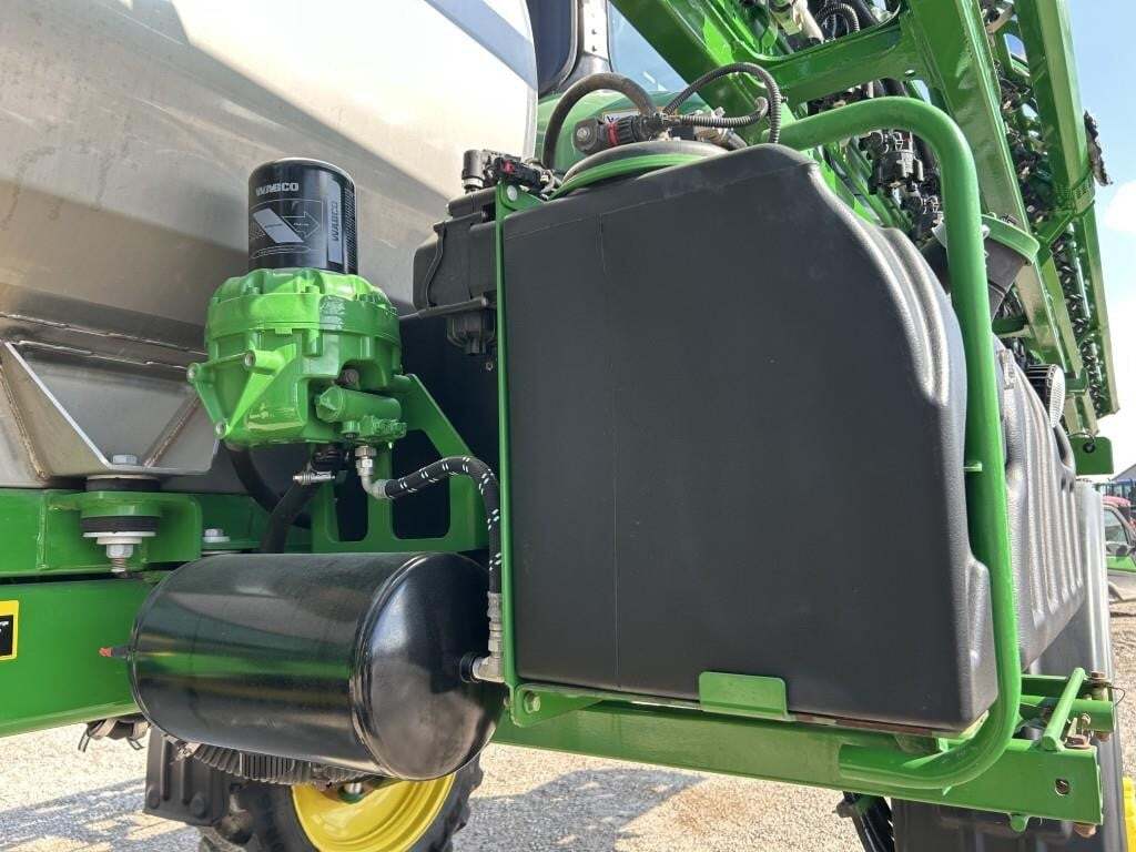 2017 John Deere R4038 Self-Propelled Sprayer