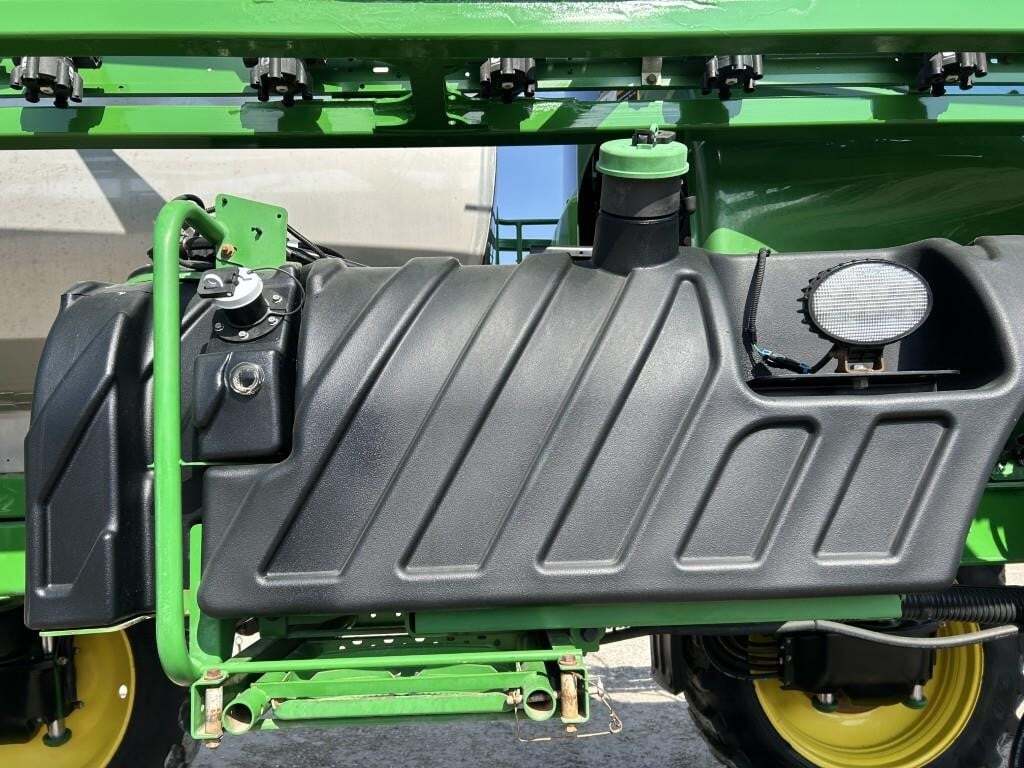 2017 John Deere R4038 Self-Propelled Sprayer