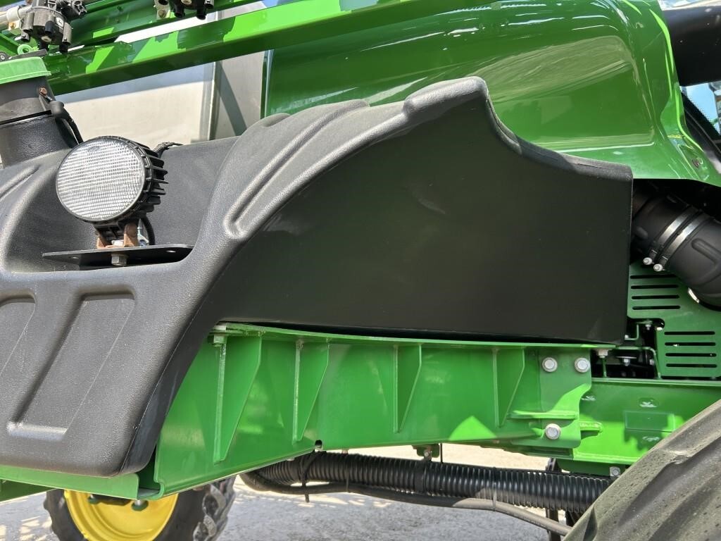 2017 John Deere R4038 Self-Propelled Sprayer