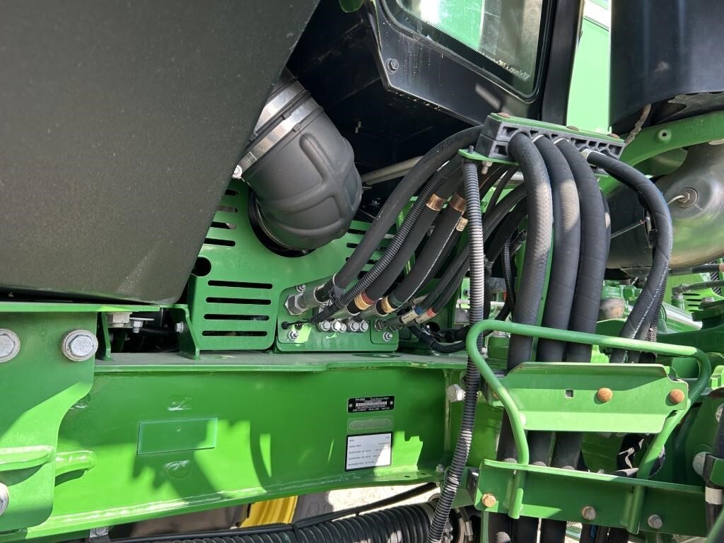 2017 John Deere R4038 Self-Propelled Sprayer