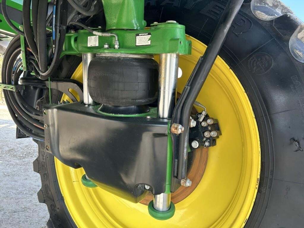 2017 John Deere R4038 Self-Propelled Sprayer