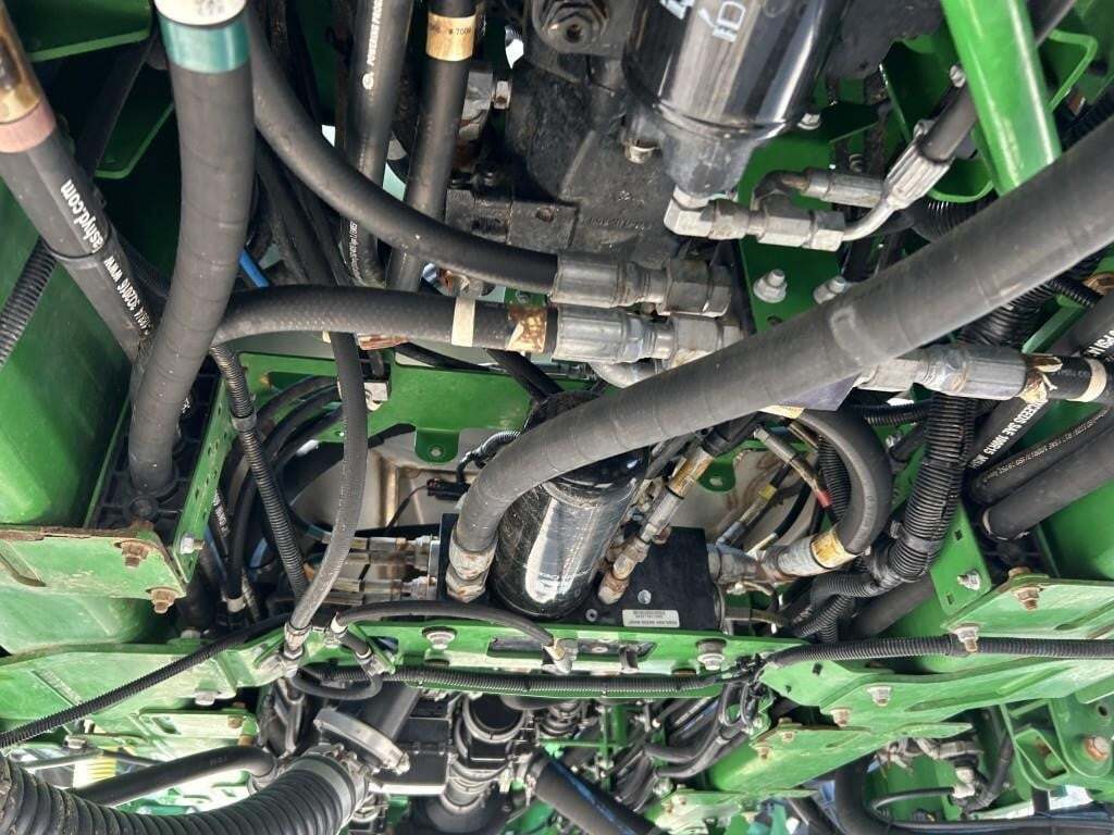2017 John Deere R4038 Self-Propelled Sprayer