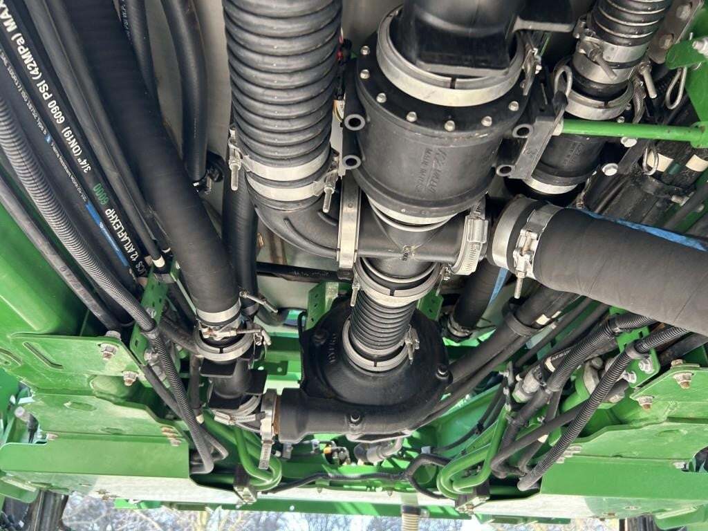 2017 John Deere R4038 Self-Propelled Sprayer