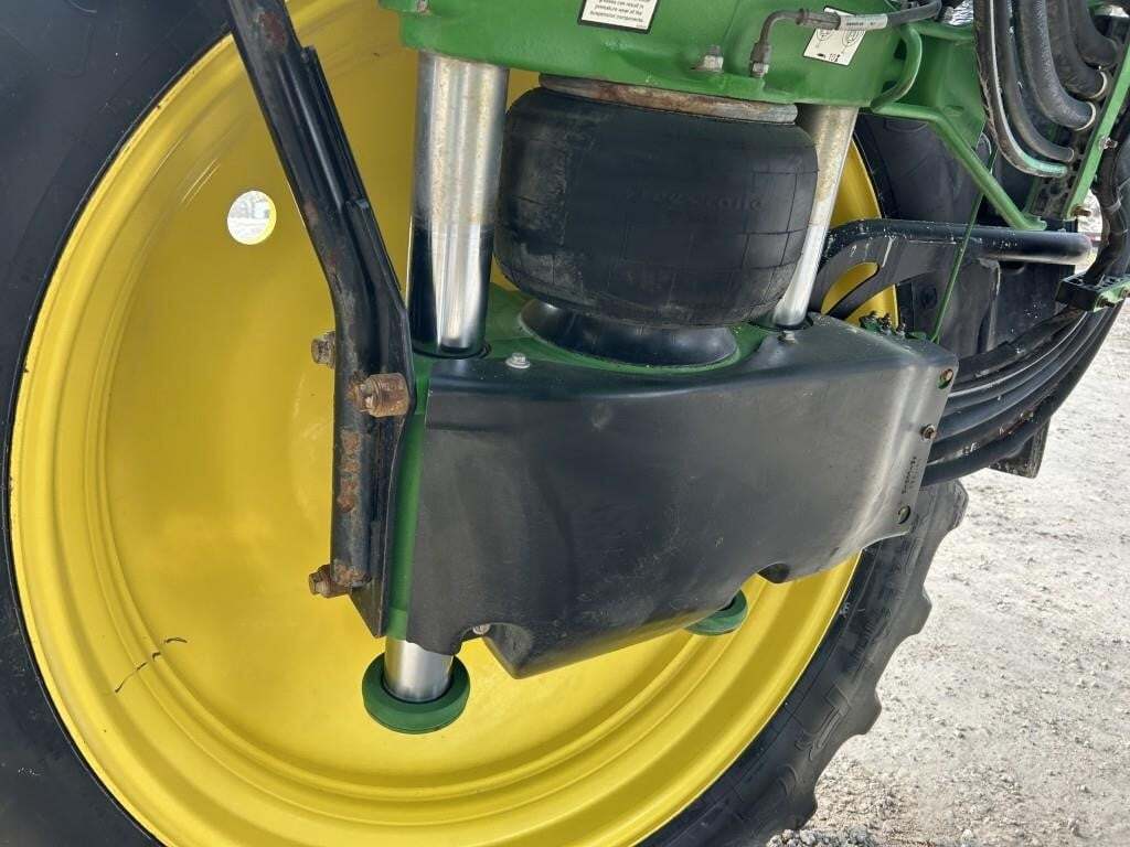2017 John Deere R4038 Self-Propelled Sprayer
