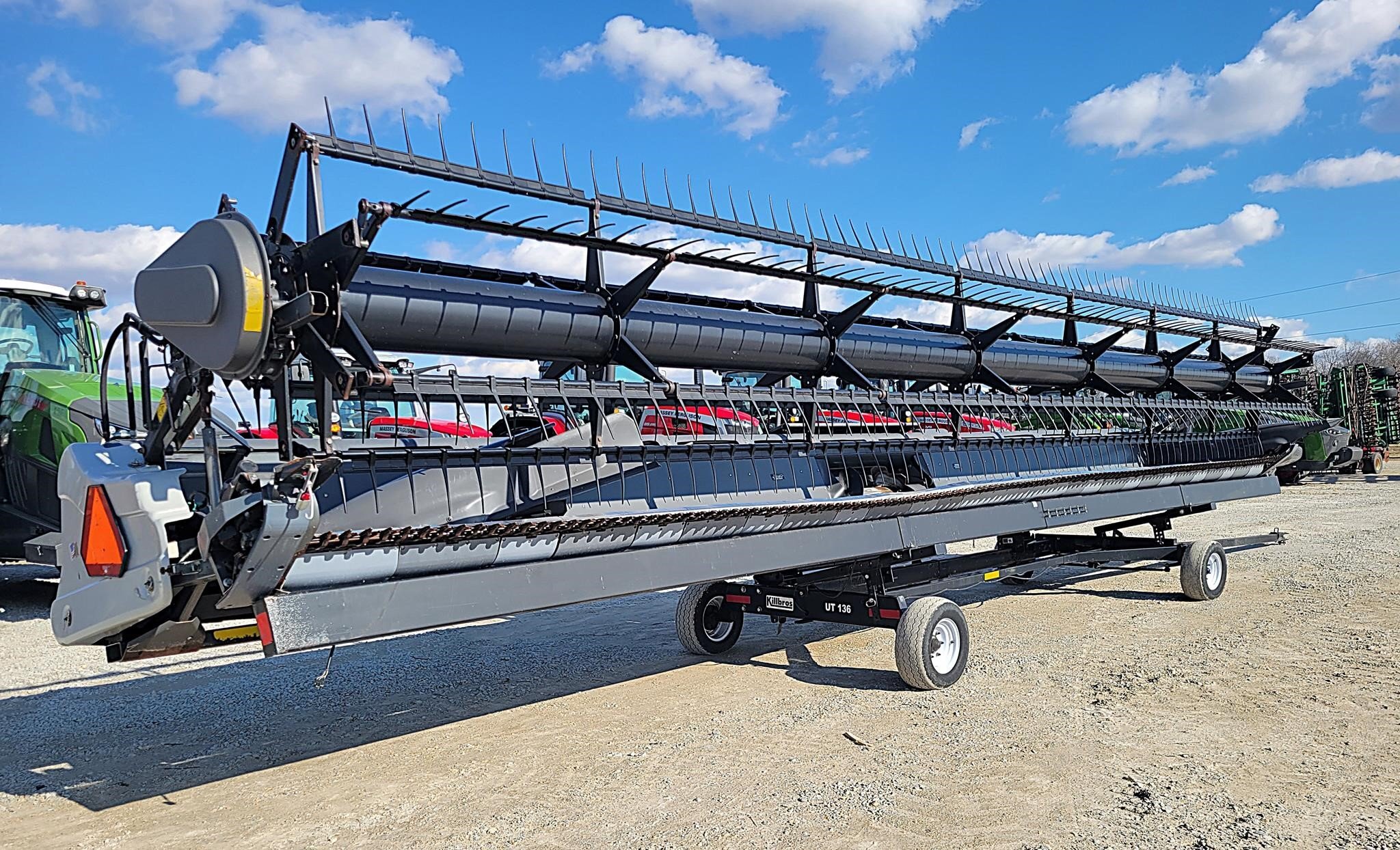 2011 Gleaner 9250 Platform