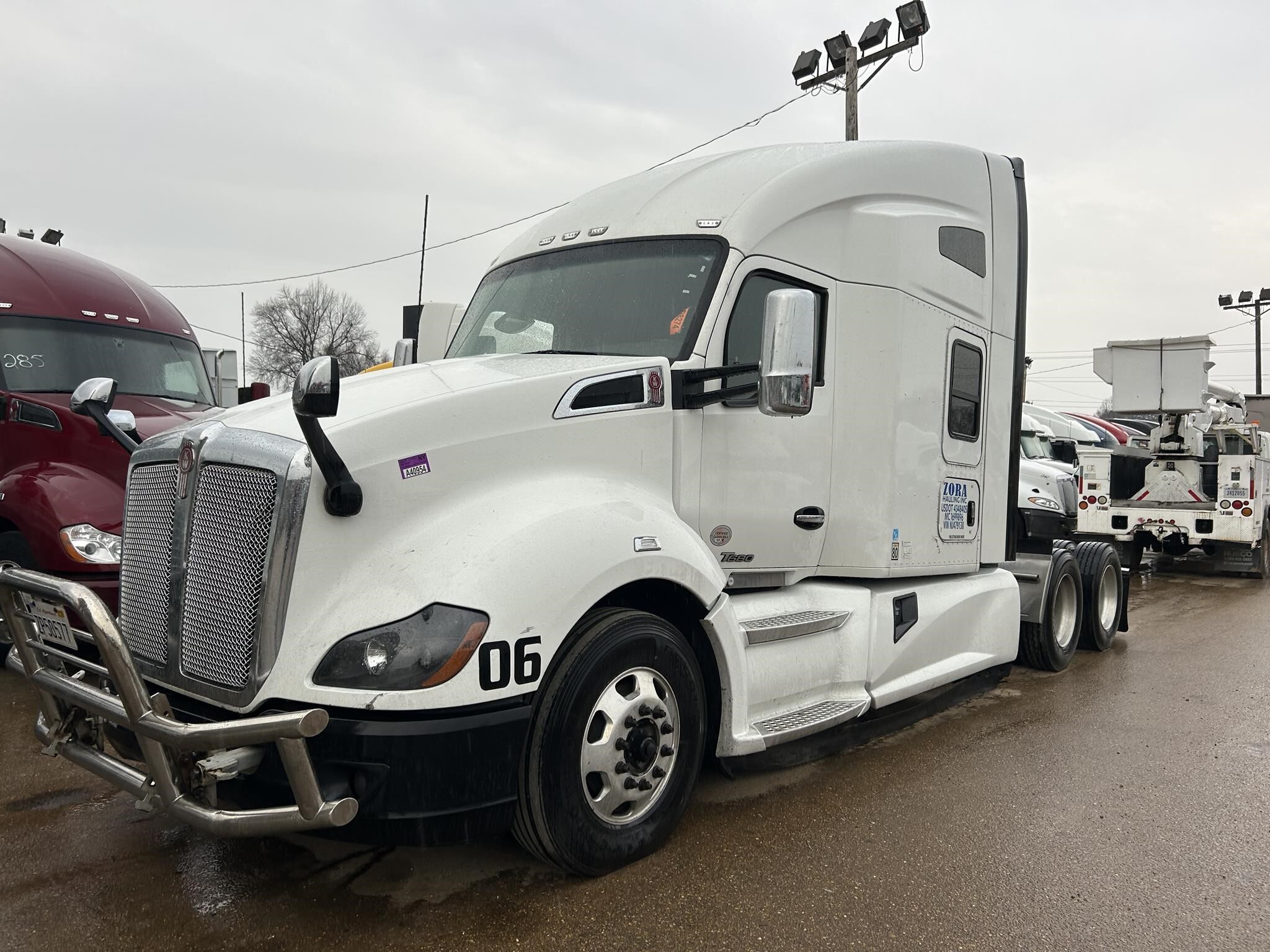 2022 Kenworth T680 Semi Trucks/Trailer