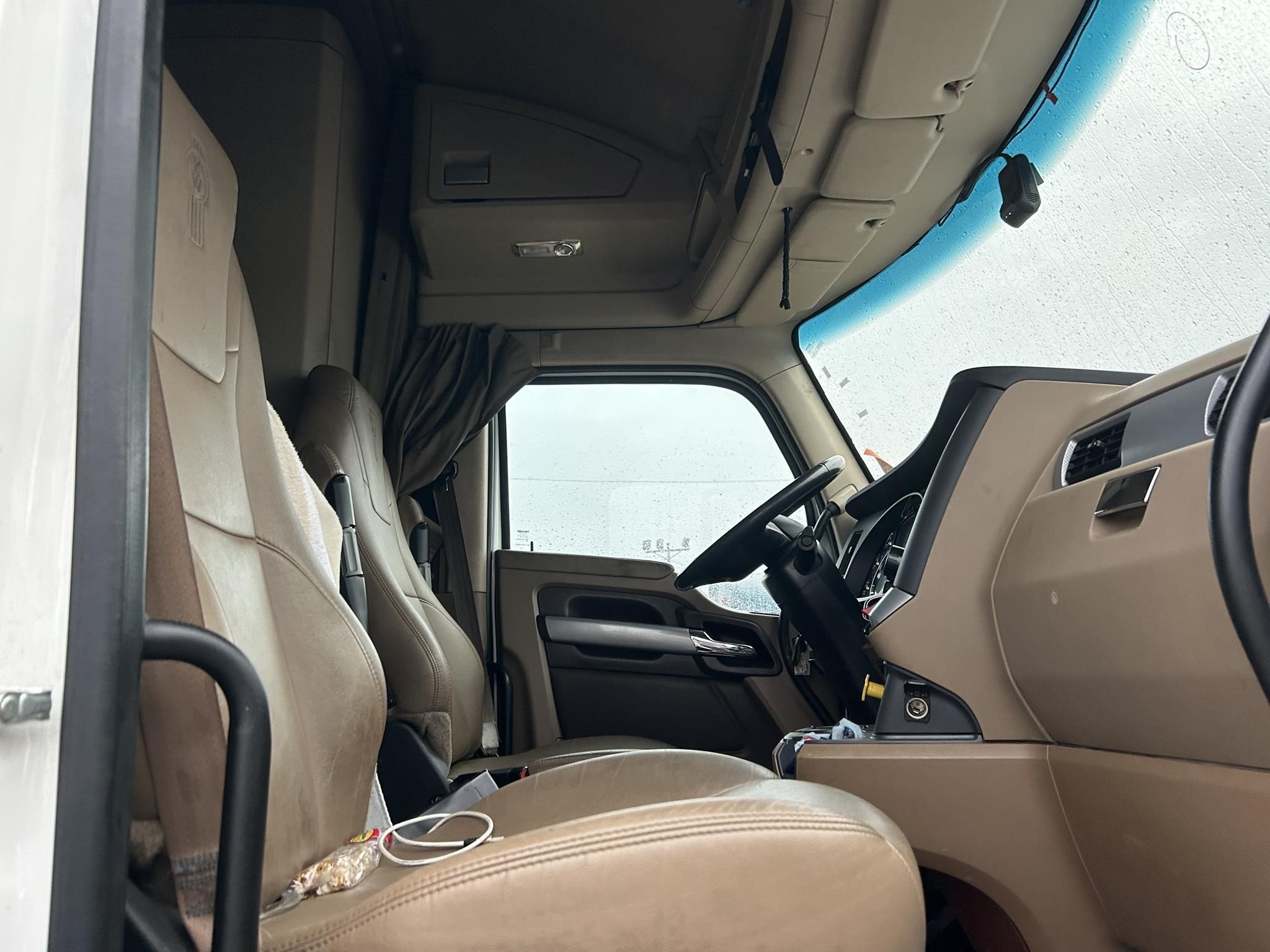 2022 Kenworth T680 Semi Trucks/Trailer