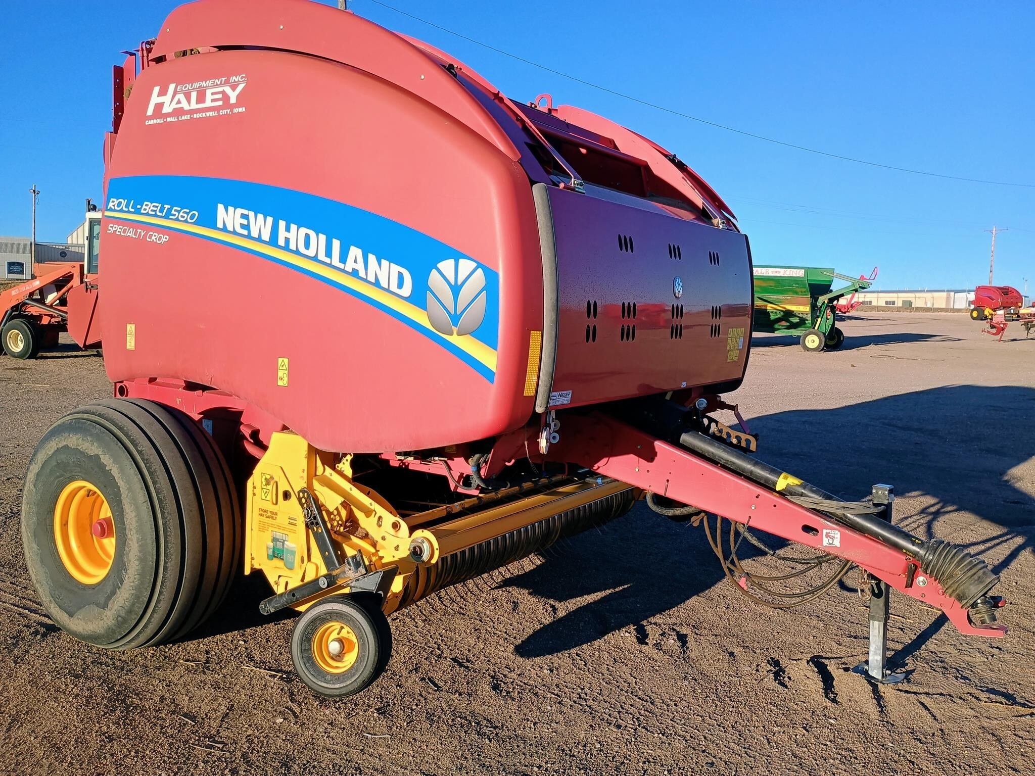 2016 New Holland Roll-Belt 560 Round Baler