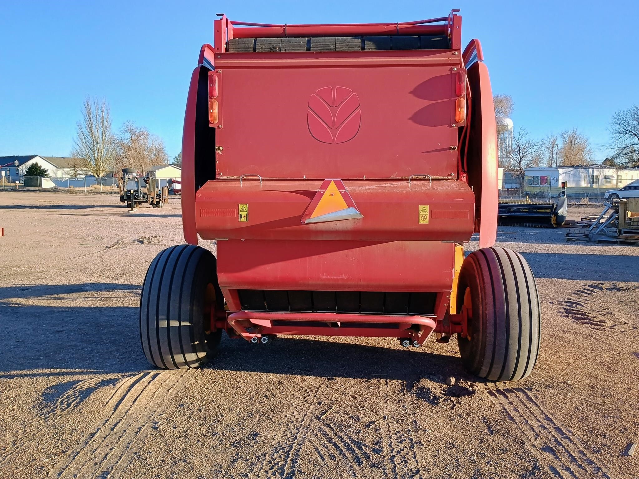 2016 New Holland Roll-Belt 560 Round Baler