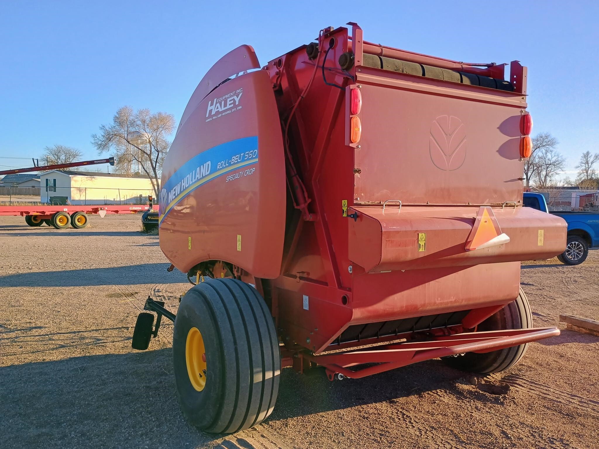 2016 New Holland Roll-Belt 560 Round Baler
