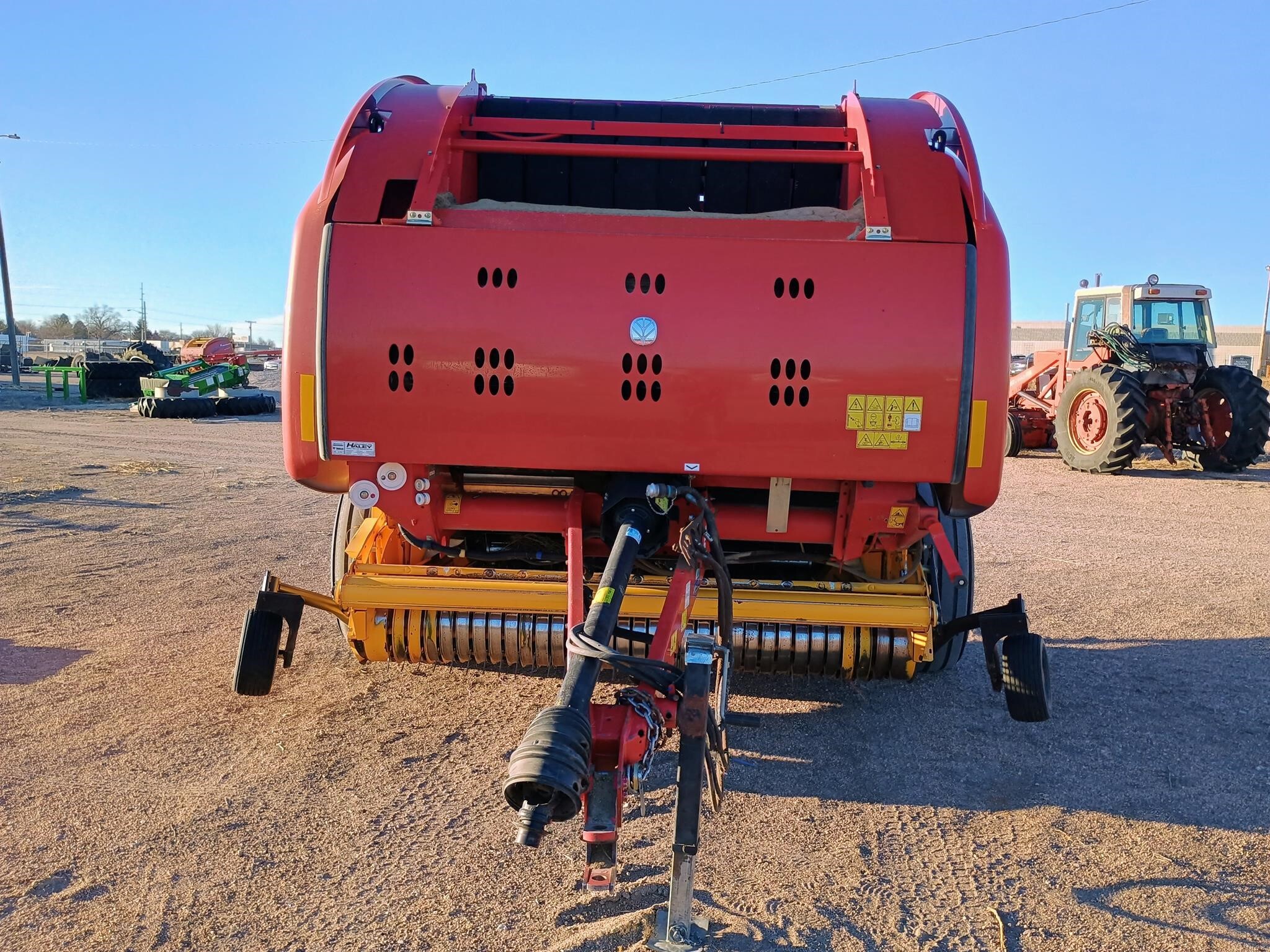 2016 New Holland Roll-Belt 560 Round Baler