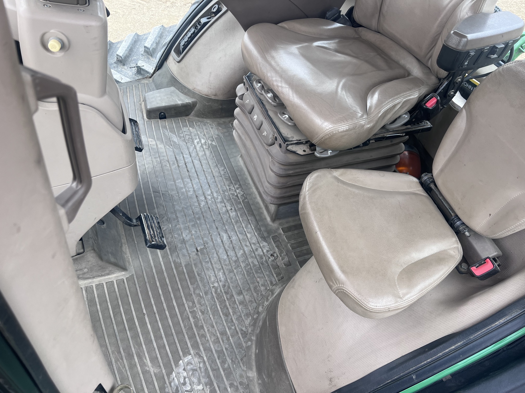 2016 John Deere 8370RT Tractor