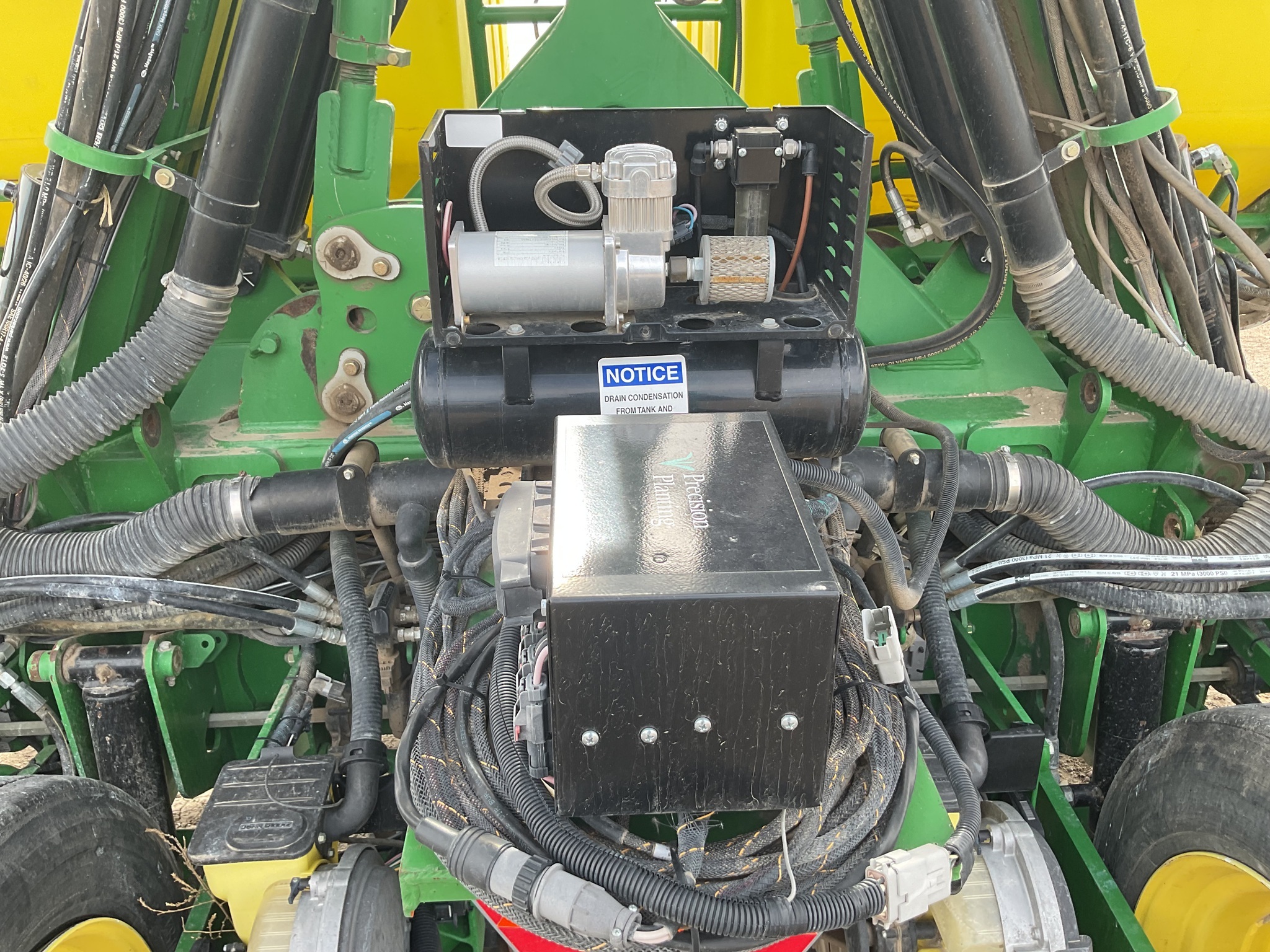 2013 John Deere DR24 Planter