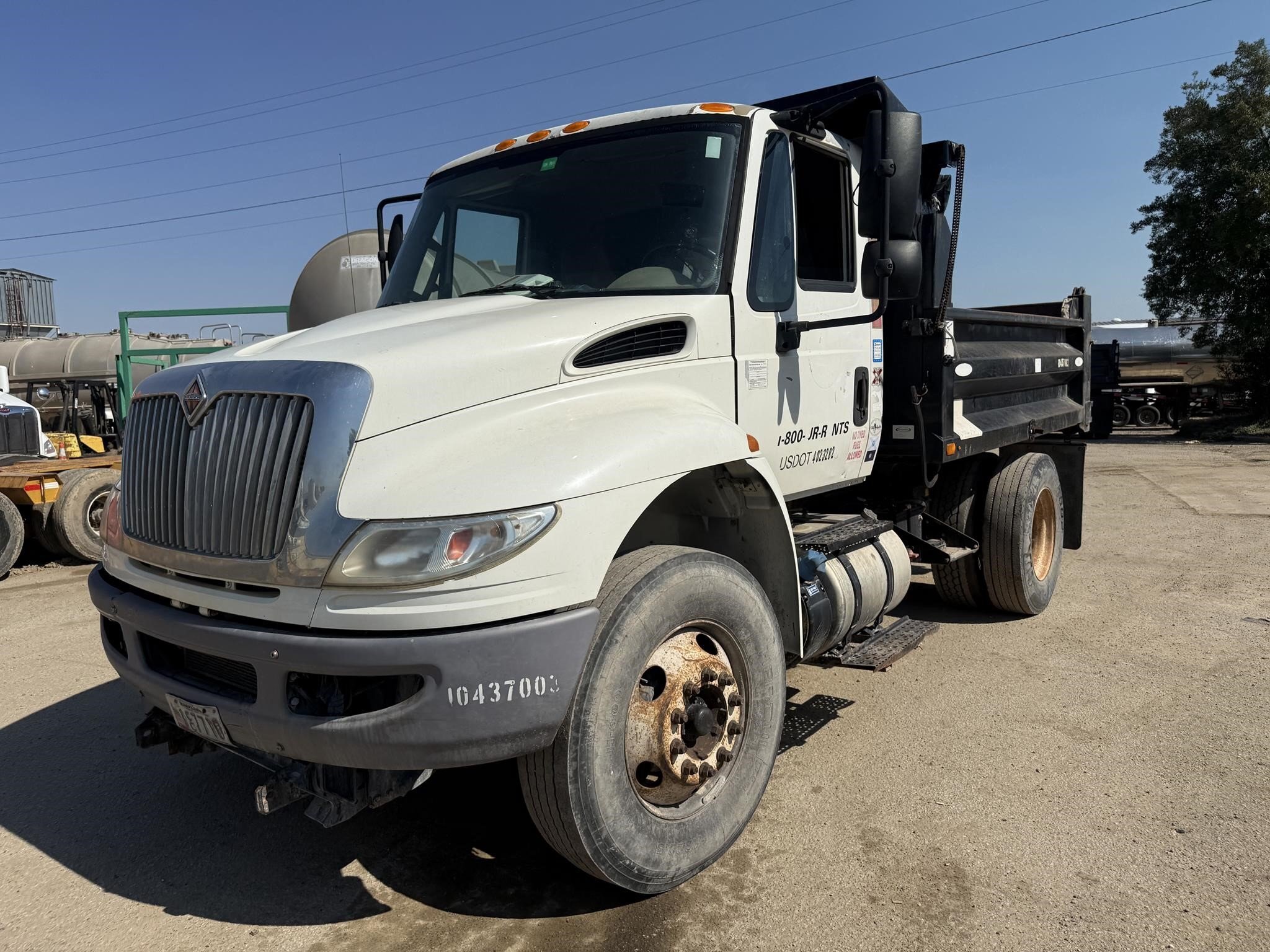 2016 International DURASTAR 4300 Semi Trucks/Trailer