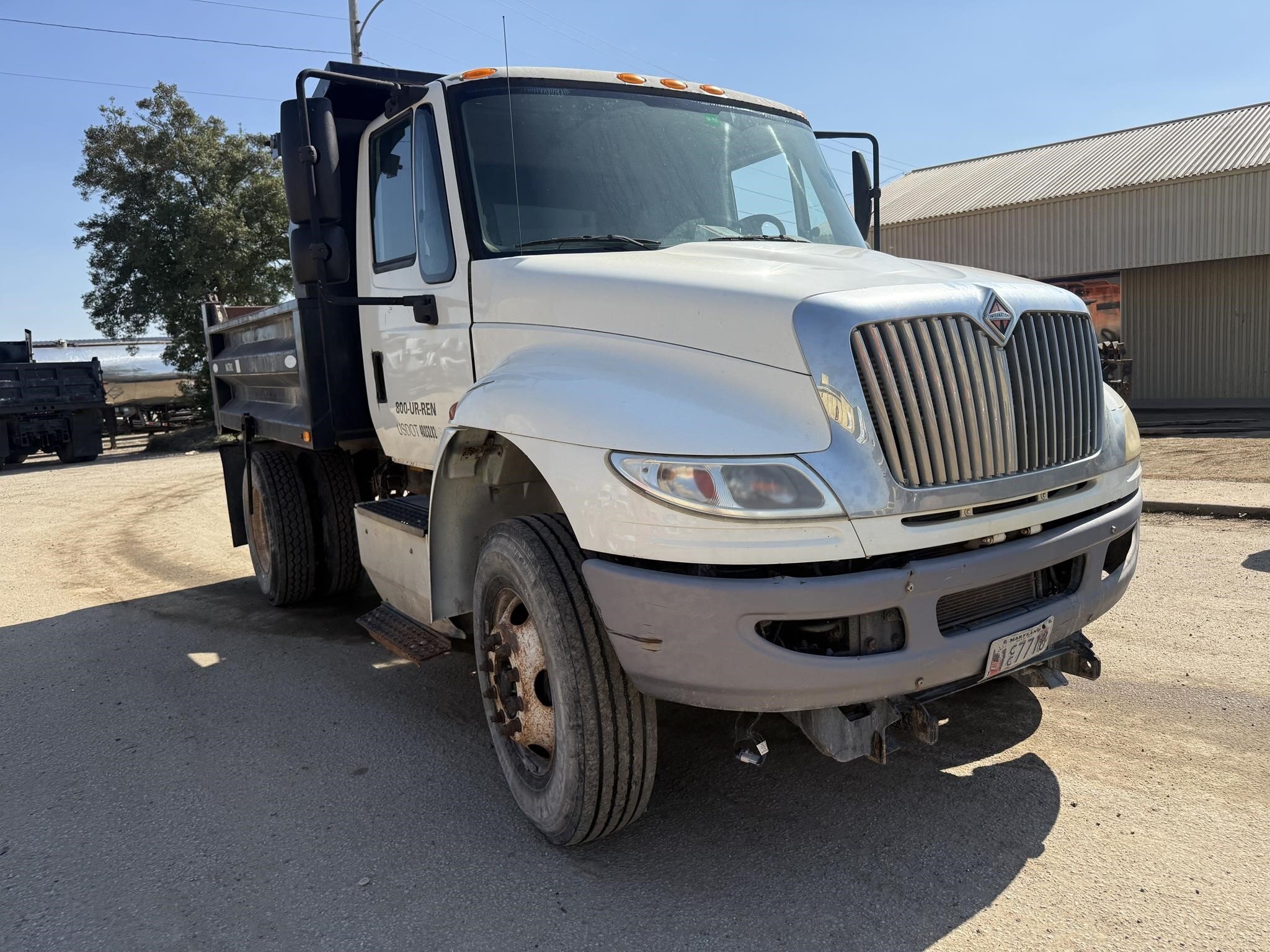 2016 International DURASTAR 4300 Semi Trucks/Trailer