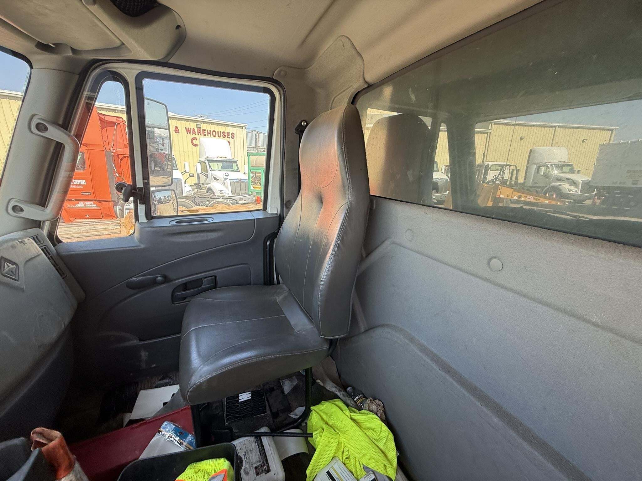 2016 International DURASTAR 4300 Semi Trucks/Trailer