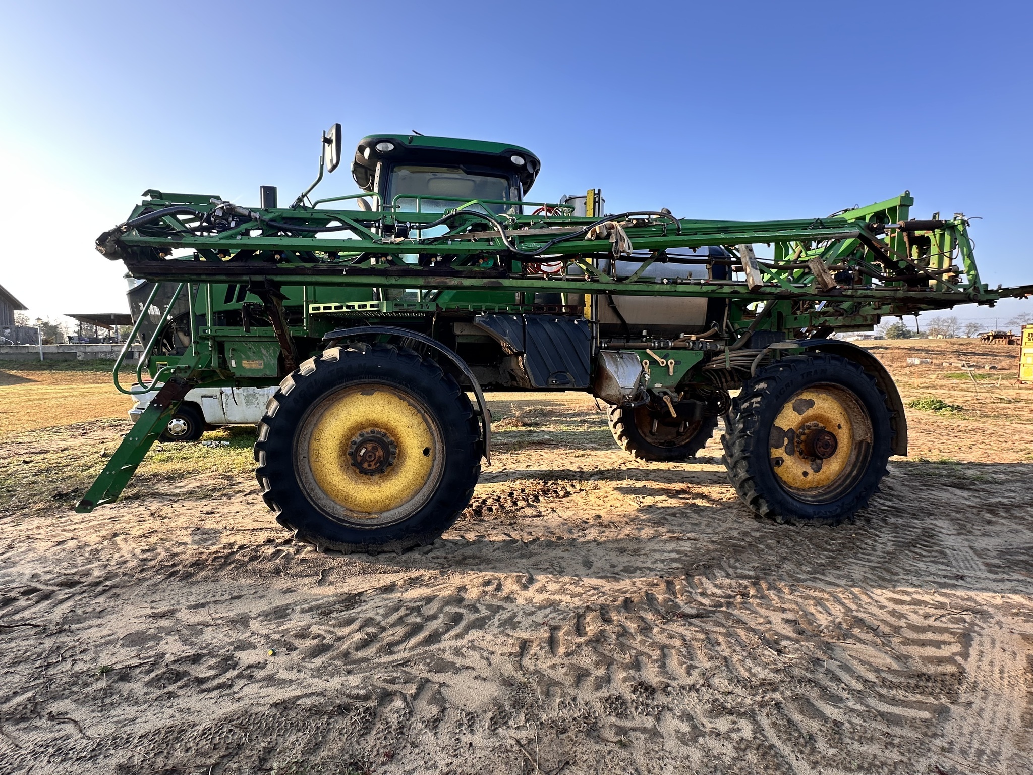 2016 John Deere R4038 Self-Propelled Sprayer