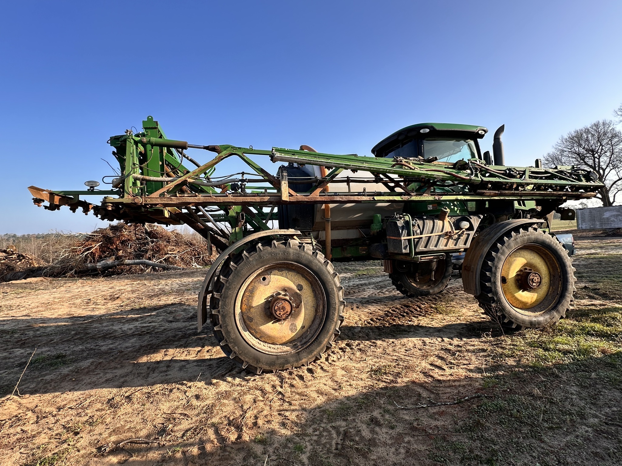 2016 John Deere R4038 Self-Propelled Sprayer