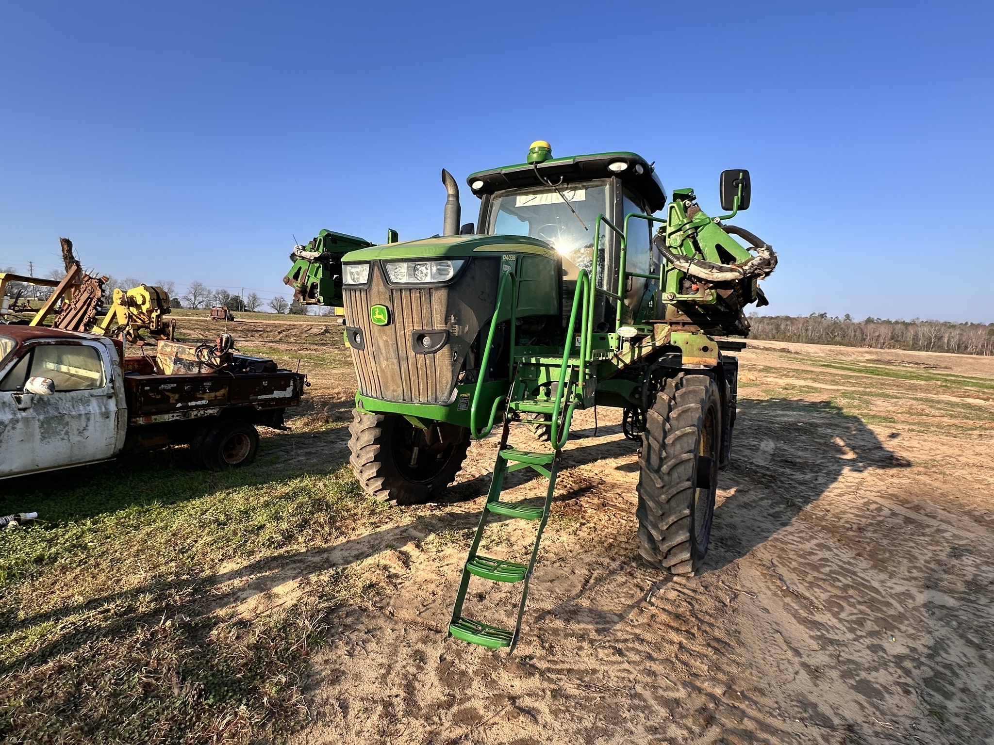 2016 John Deere R4038 Self-Propelled Sprayer