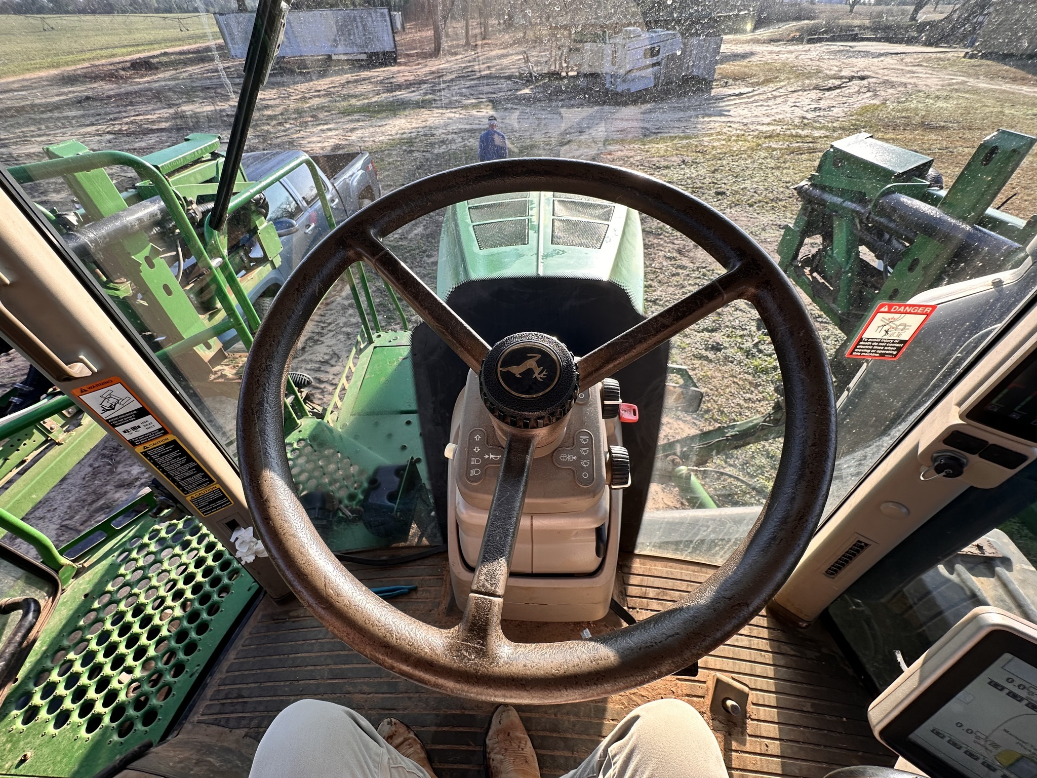 2016 John Deere R4038 Self-Propelled Sprayer
