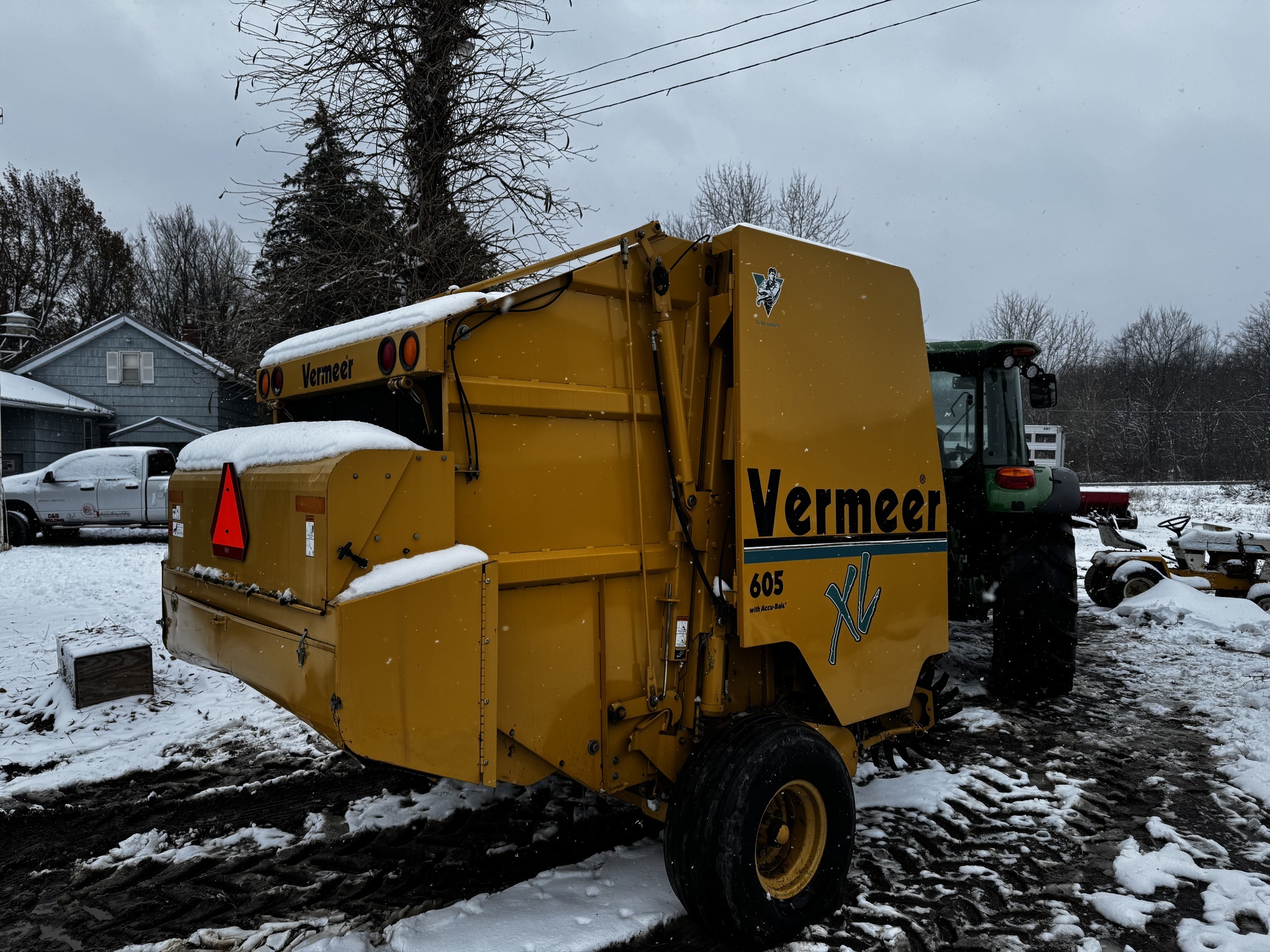 2002 Vermeer 605XL Round Baler