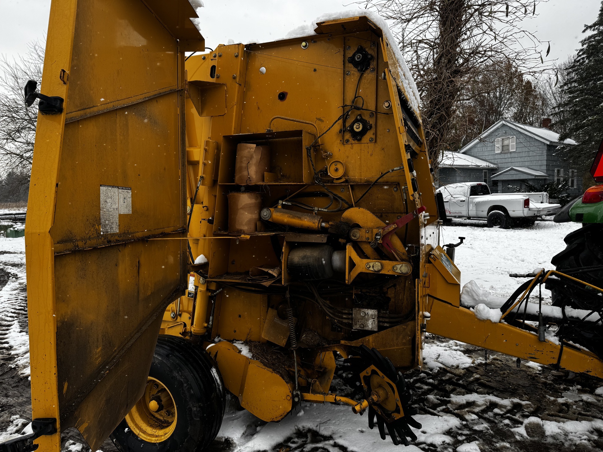 2002 Vermeer 605XL Round Baler