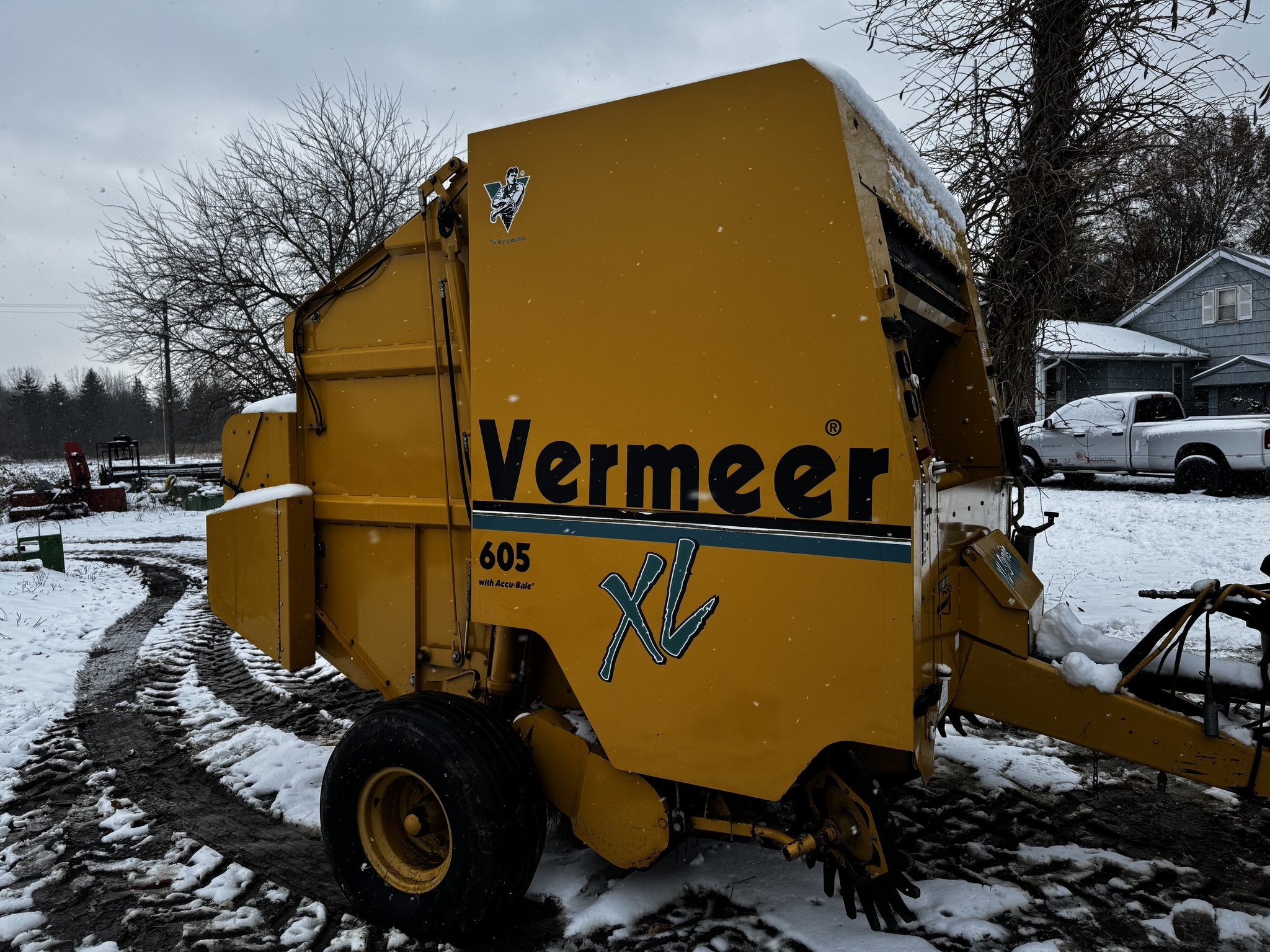 2002 Vermeer 605XL Round Baler