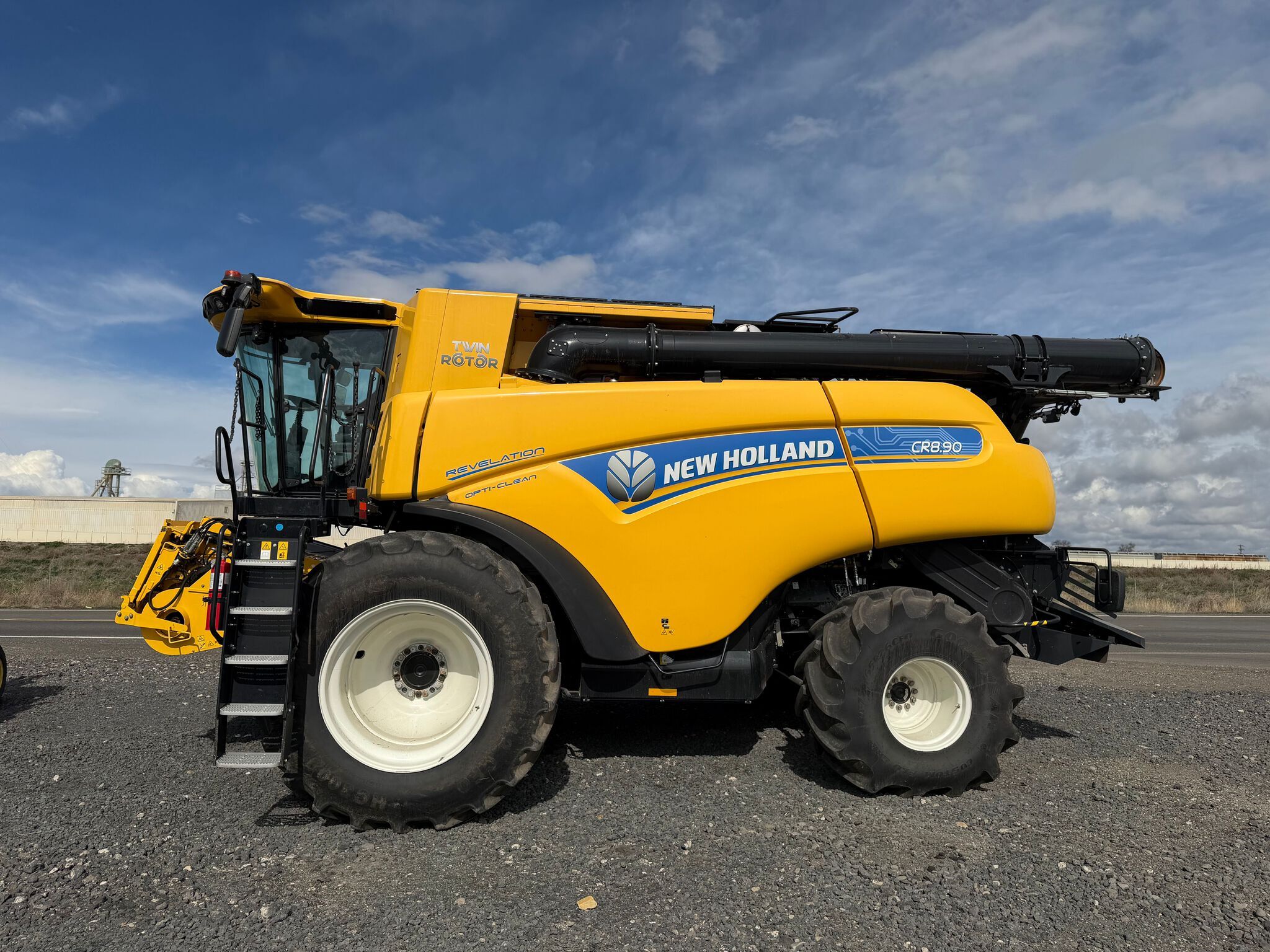 2023 New Holland CR8.90 Combine