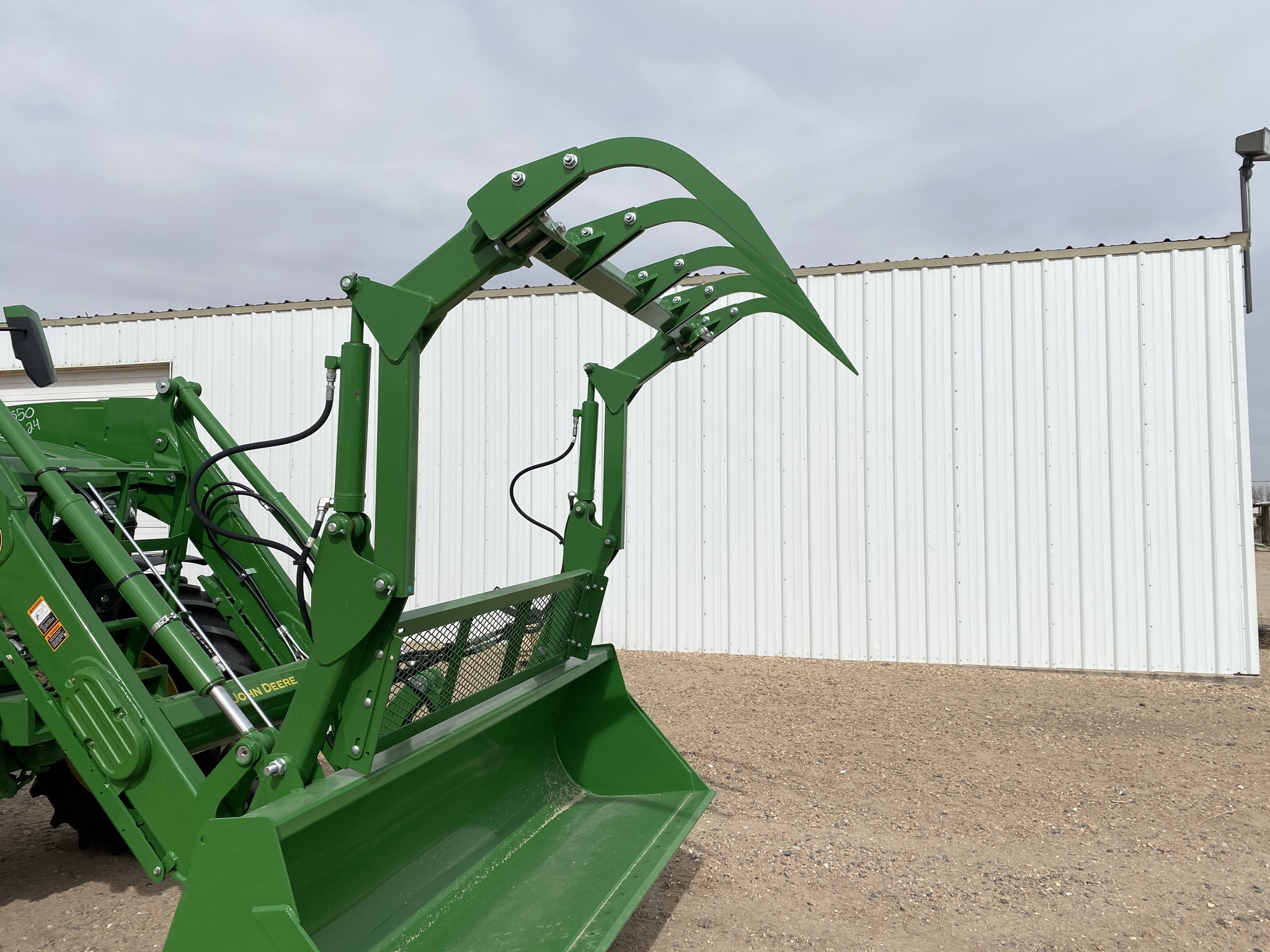 2025 John Deere 6R 195 Tractor