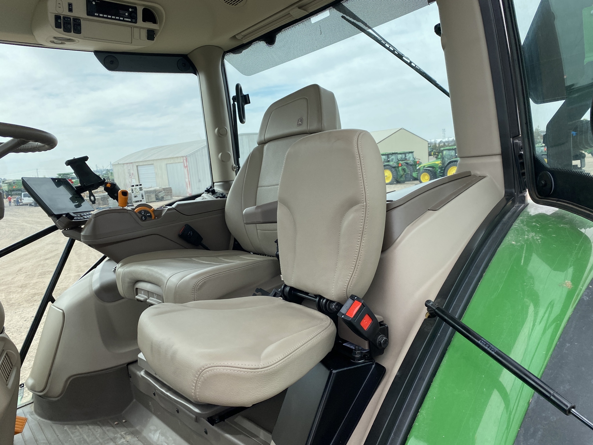 2025 John Deere 6R 195 Tractor