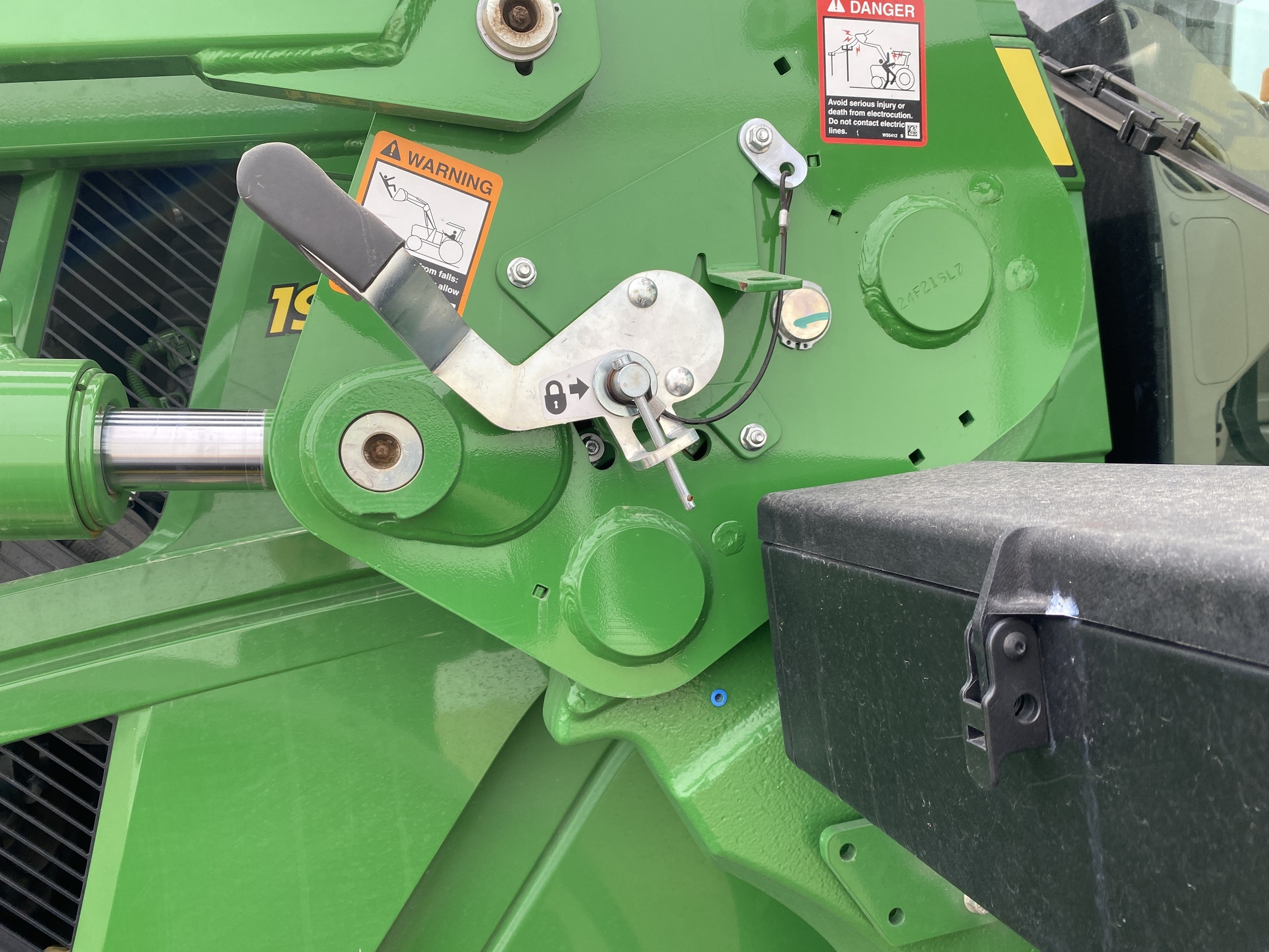 2025 John Deere 6R 195 Tractor