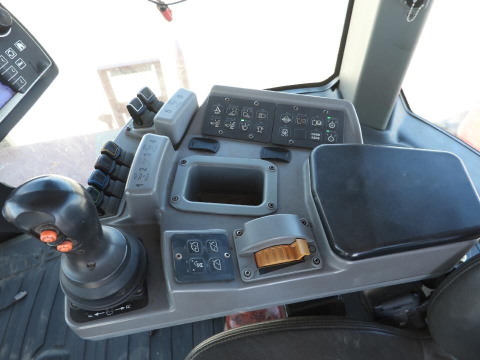 2014 Versatile 450 Tractor