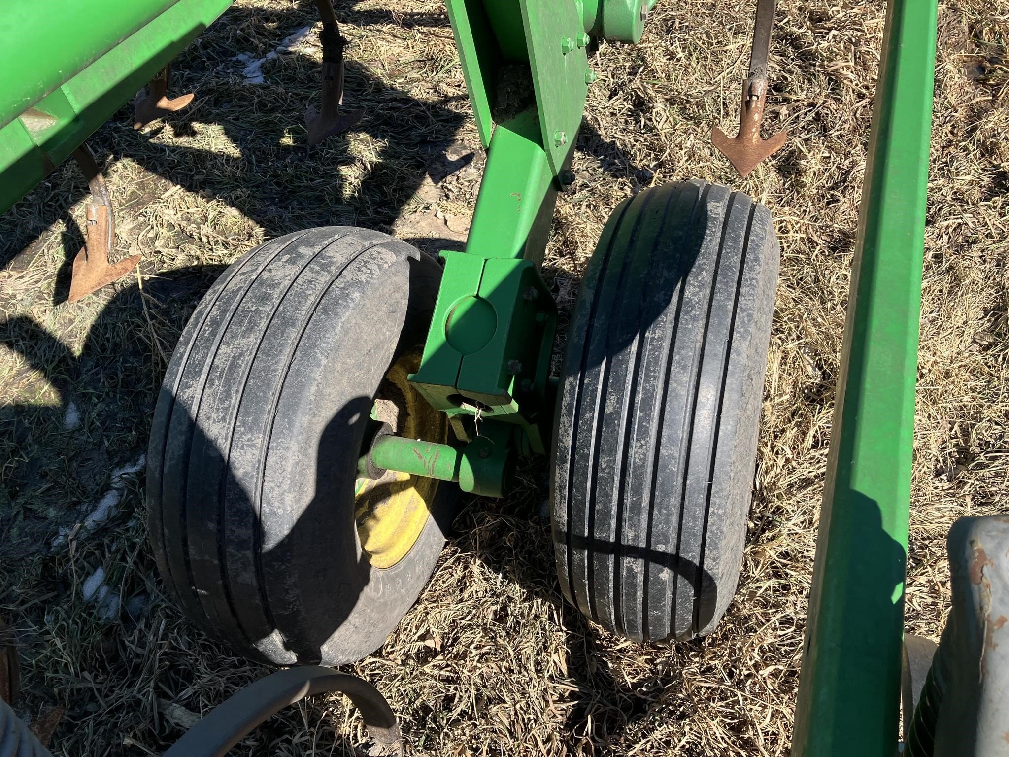 2012 John Deere 2210 Field Cultivator