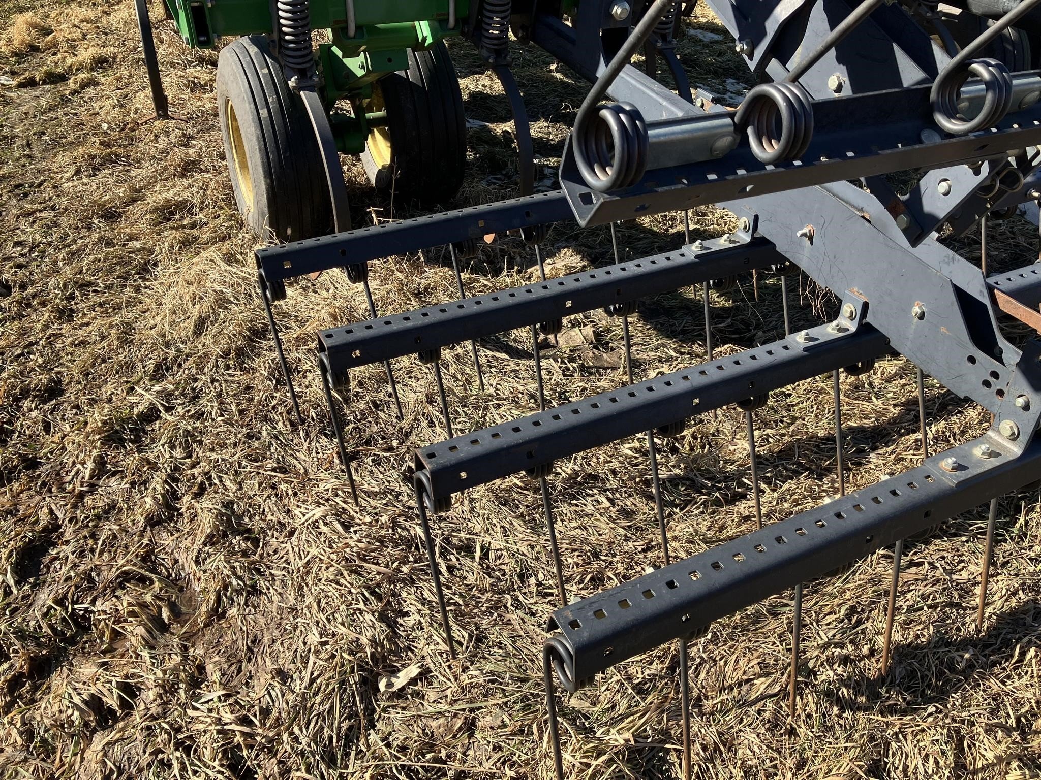 2012 John Deere 2210 Field Cultivator