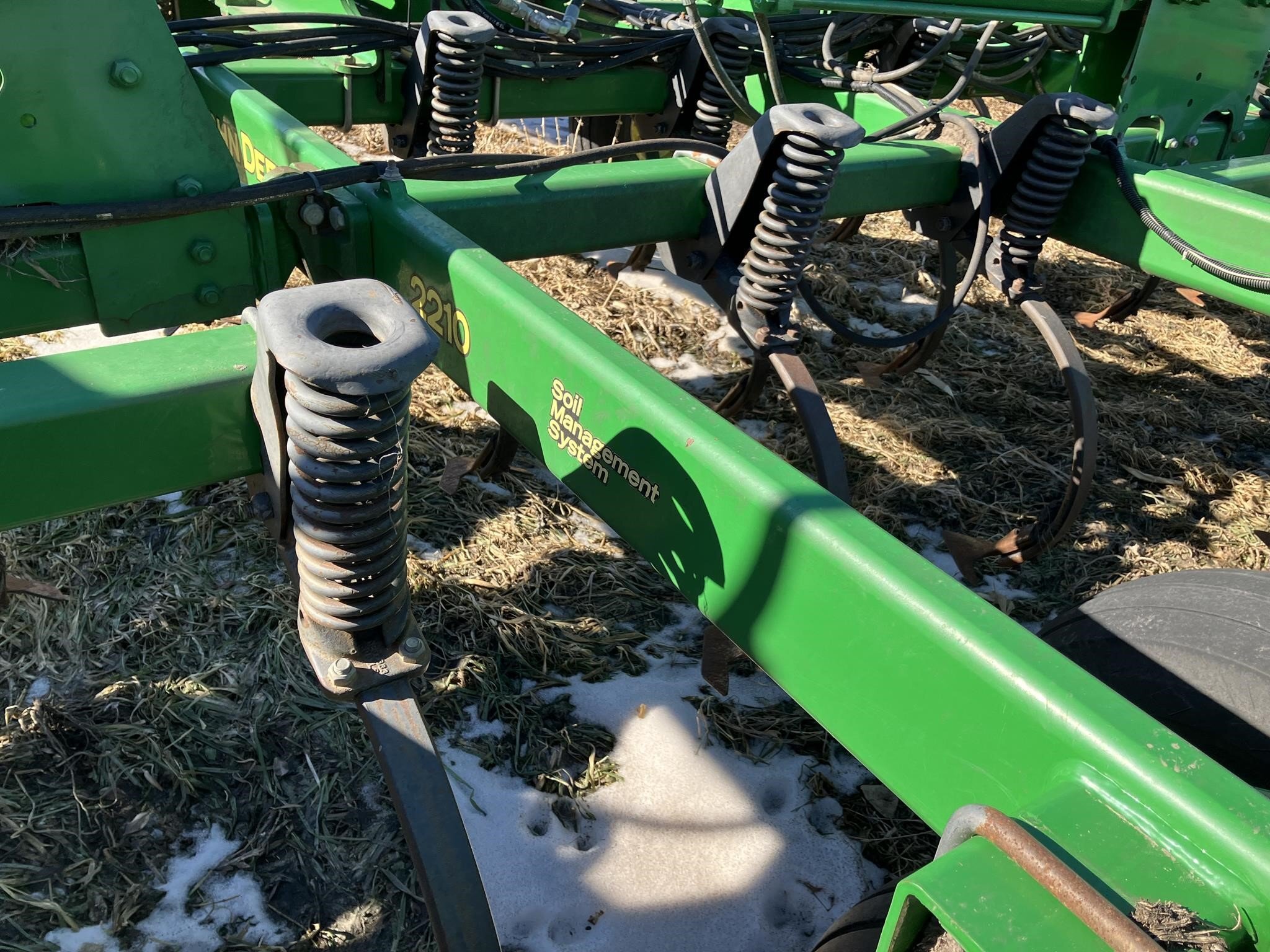 2012 John Deere 2210 Field Cultivator