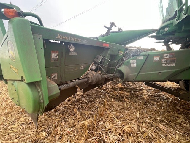 2010 John Deere 608C StalkMaster Corn Head