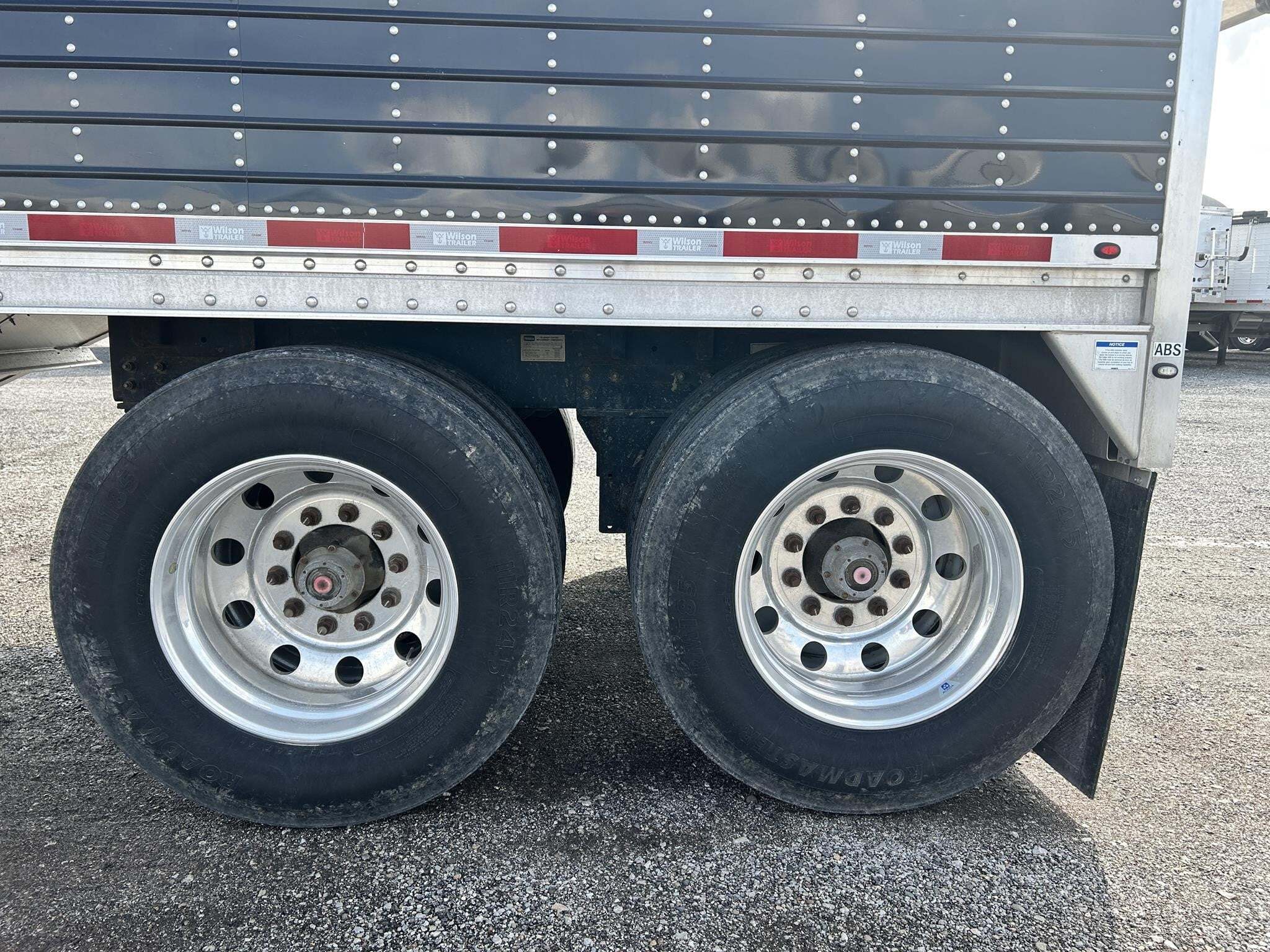 2022 Wilson DWH-650B Grain Trailer