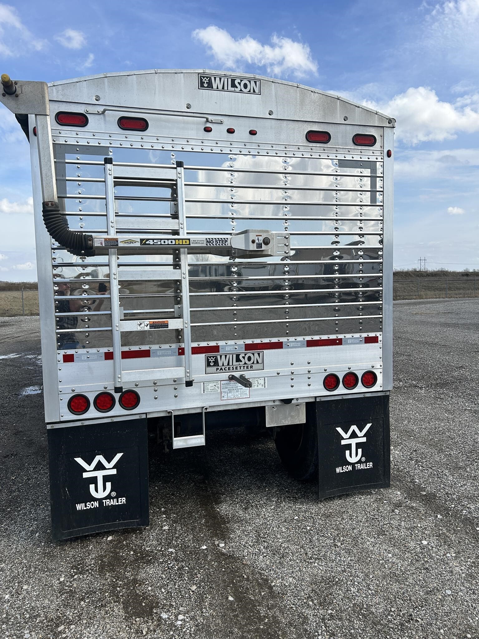 2022 Wilson DWH-650B Grain Trailer