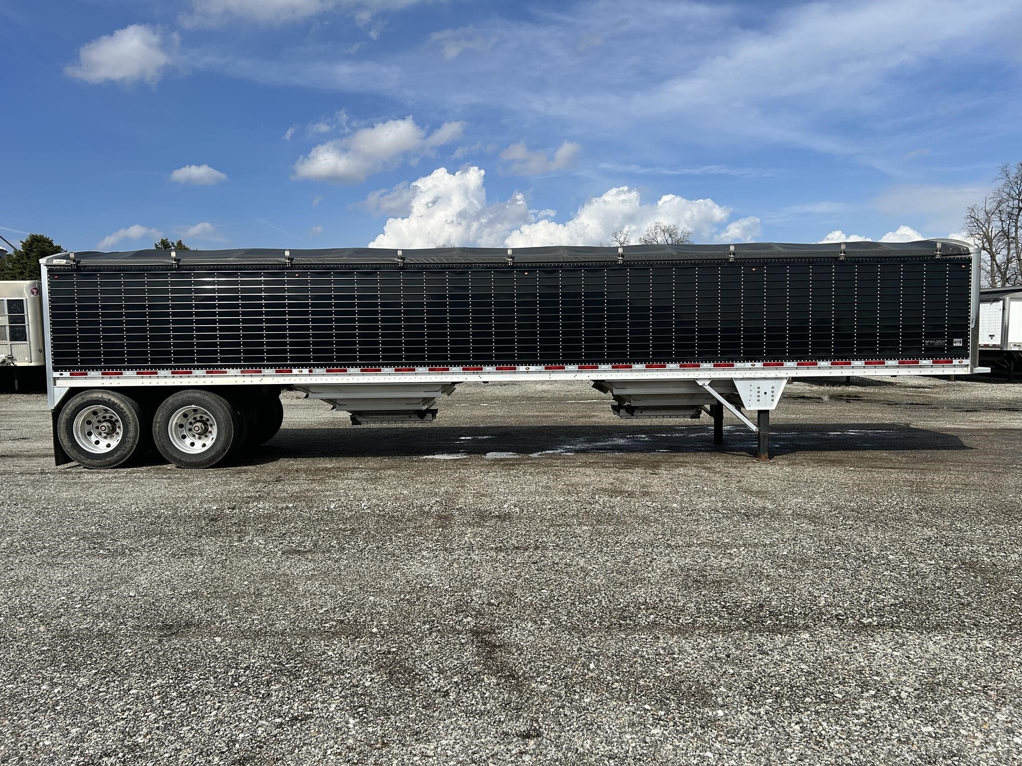 2022 Wilson DWH-650B Grain Trailer
