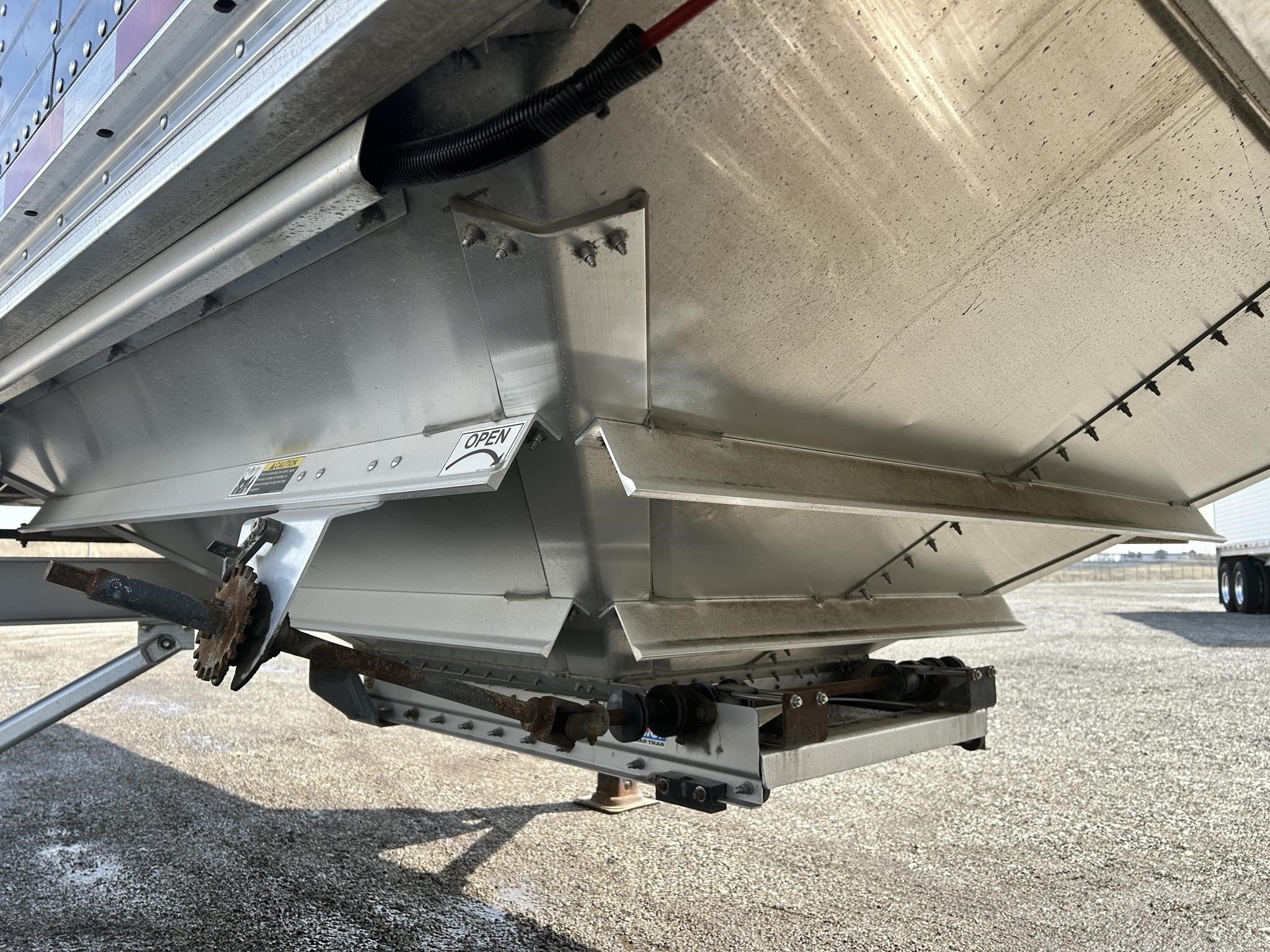 2022 Wilson DWH-650B Grain Trailer