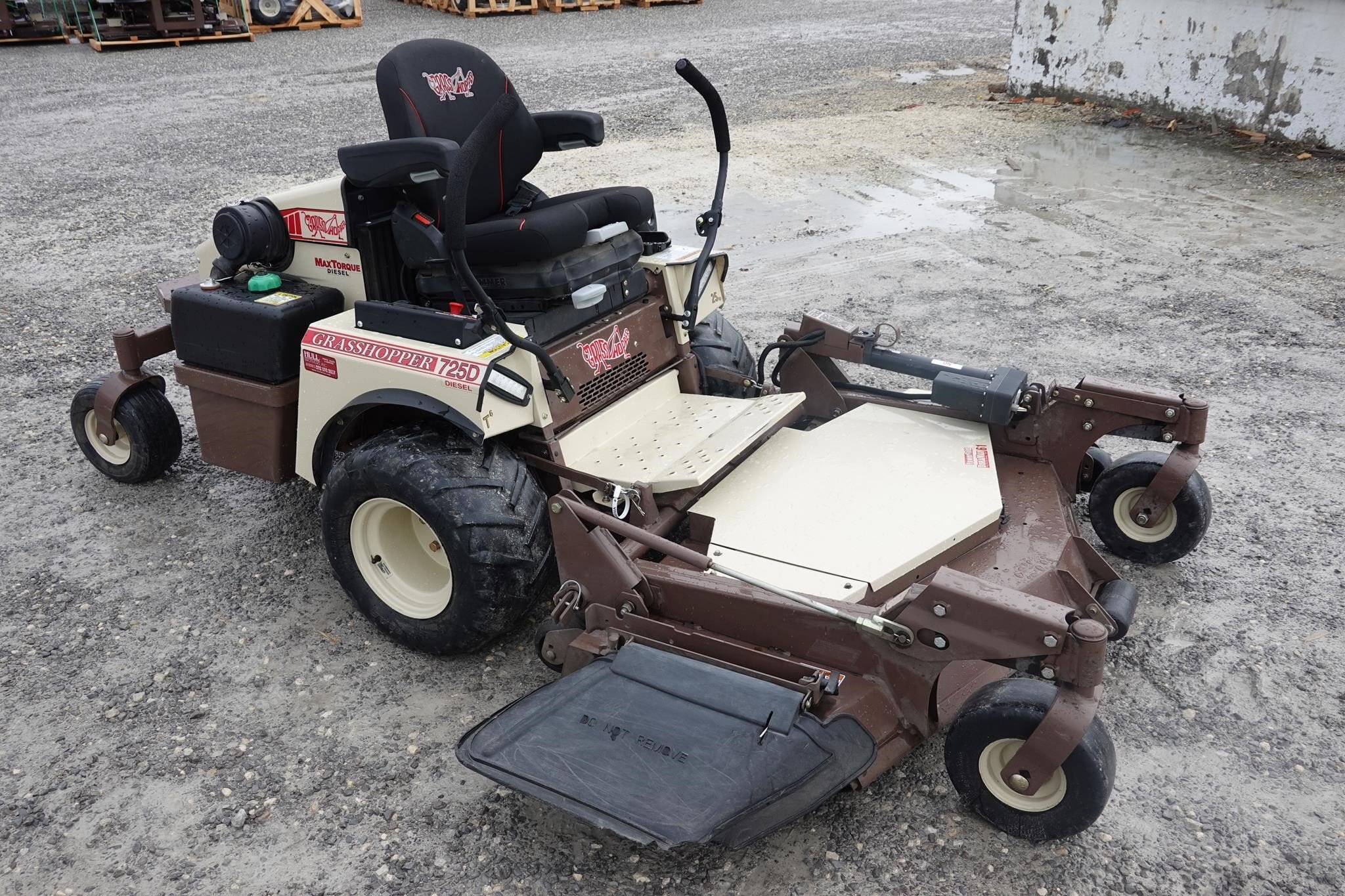 2025 Grasshopper 725DT6 Lawn Mower