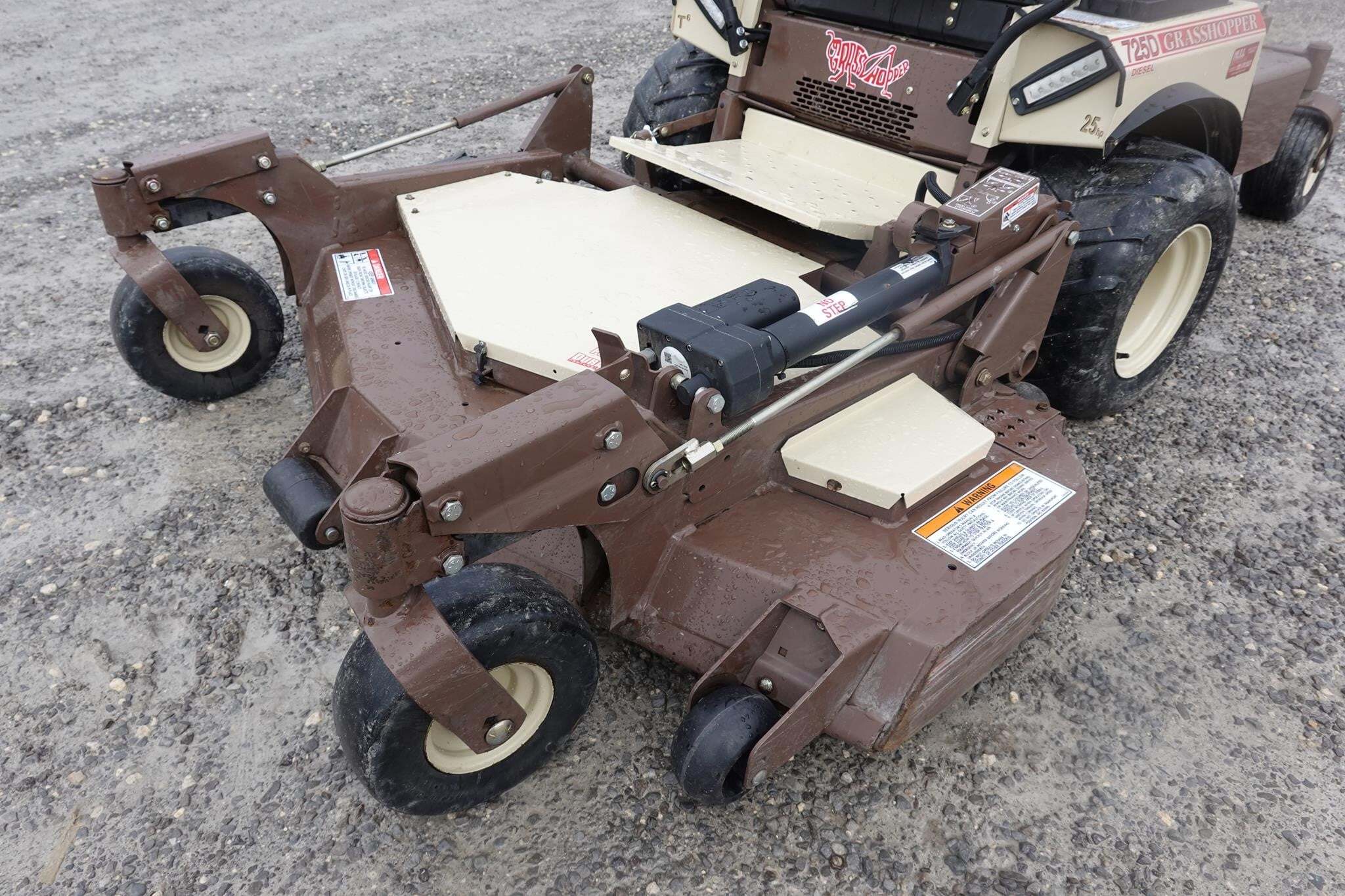 2025 Grasshopper 725DT6 Lawn Mower
