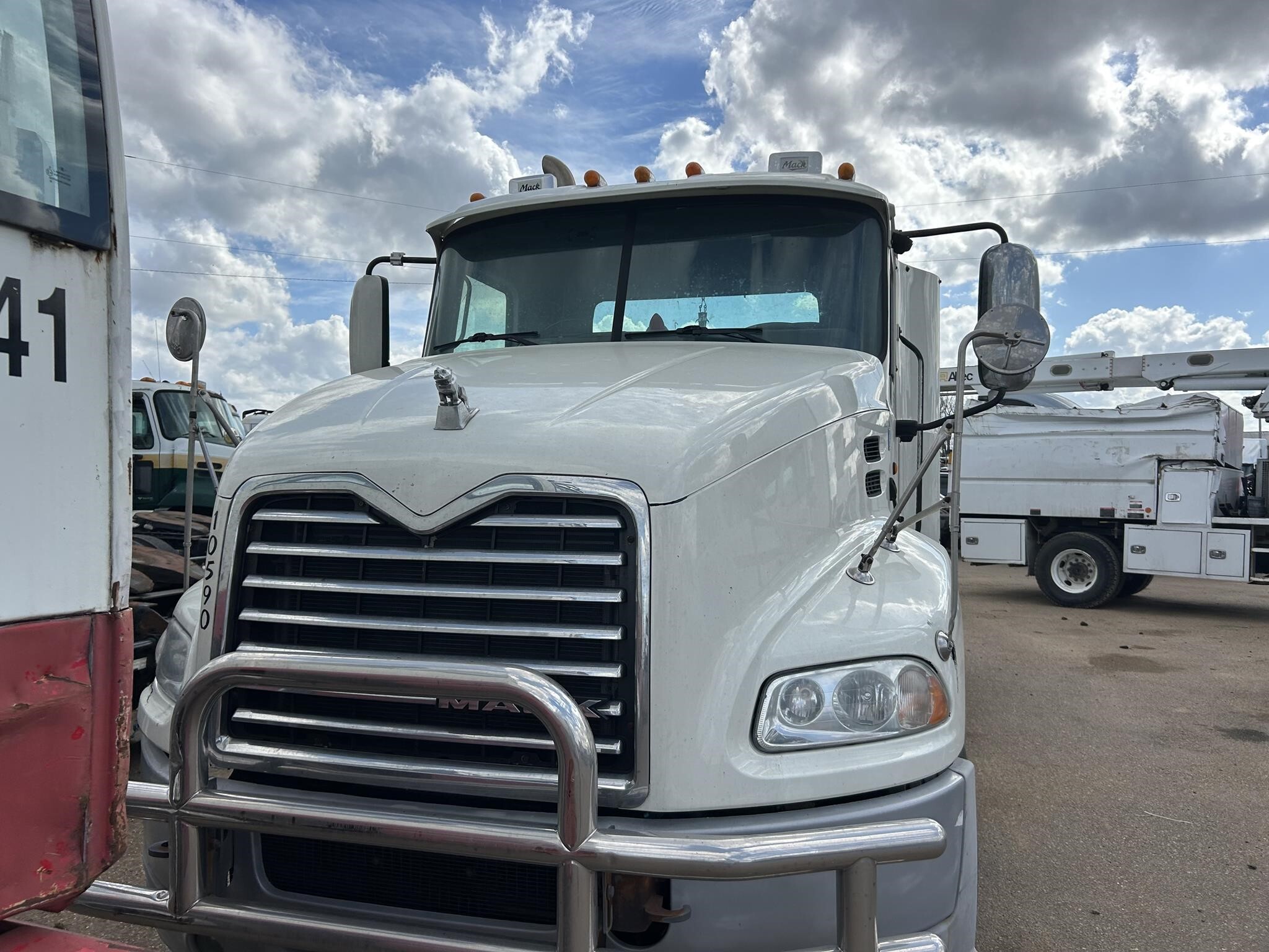 2014 Mack PINNACLE CXU613 Semi Trucks/Trailer