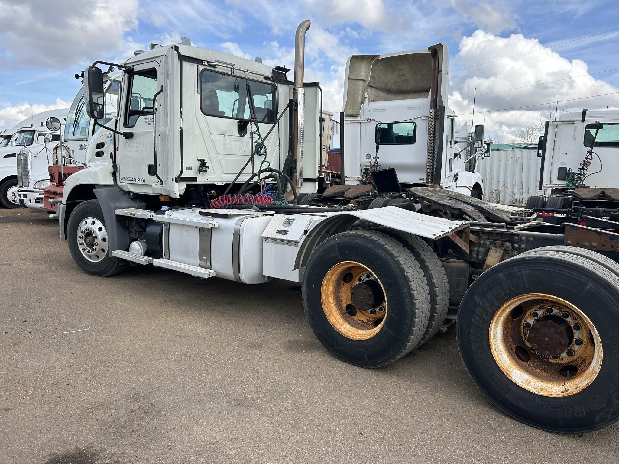 2014 Mack PINNACLE CXU613 Semi Trucks/Trailer