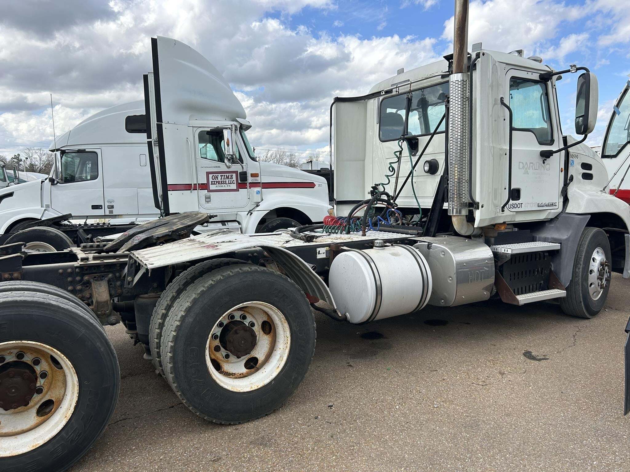 2014 Mack PINNACLE CXU613 Semi Trucks/Trailer
